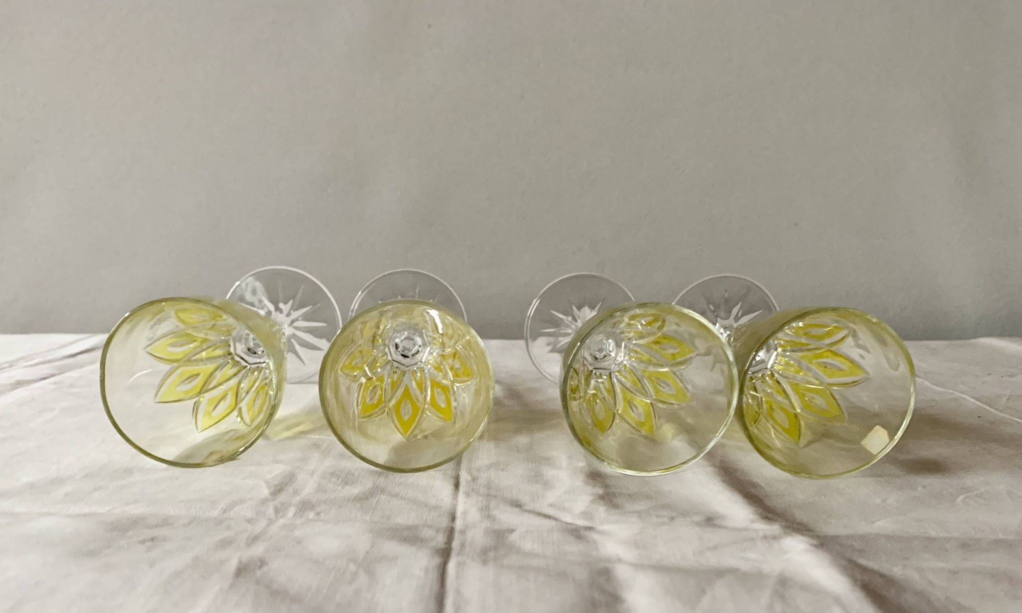 Set of 4 glasses - VMC Reims Arlequin champagne flutes - yellow decor