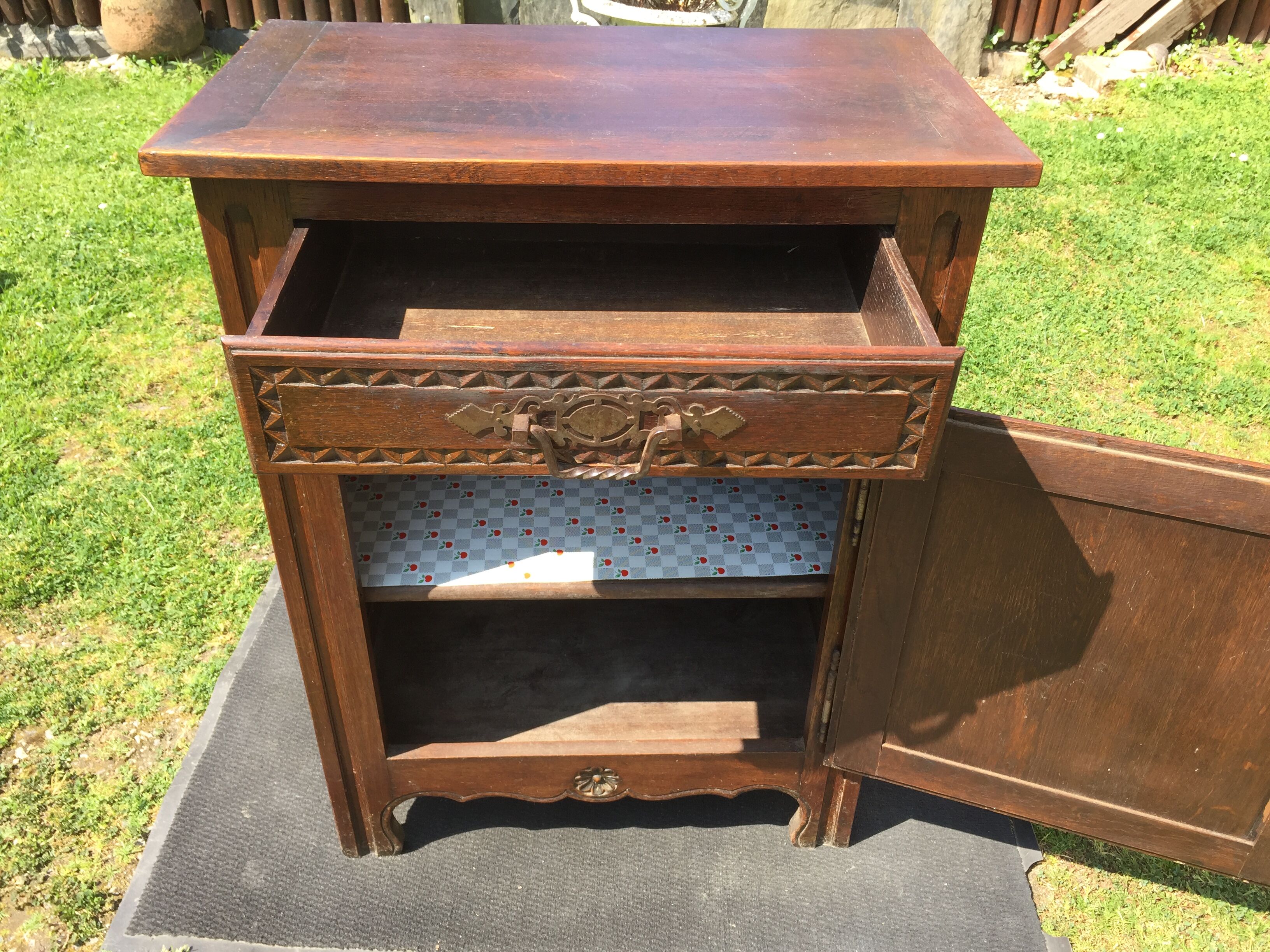 Buffet neo Louis XIII in oak with 1 door and 1 drawer.