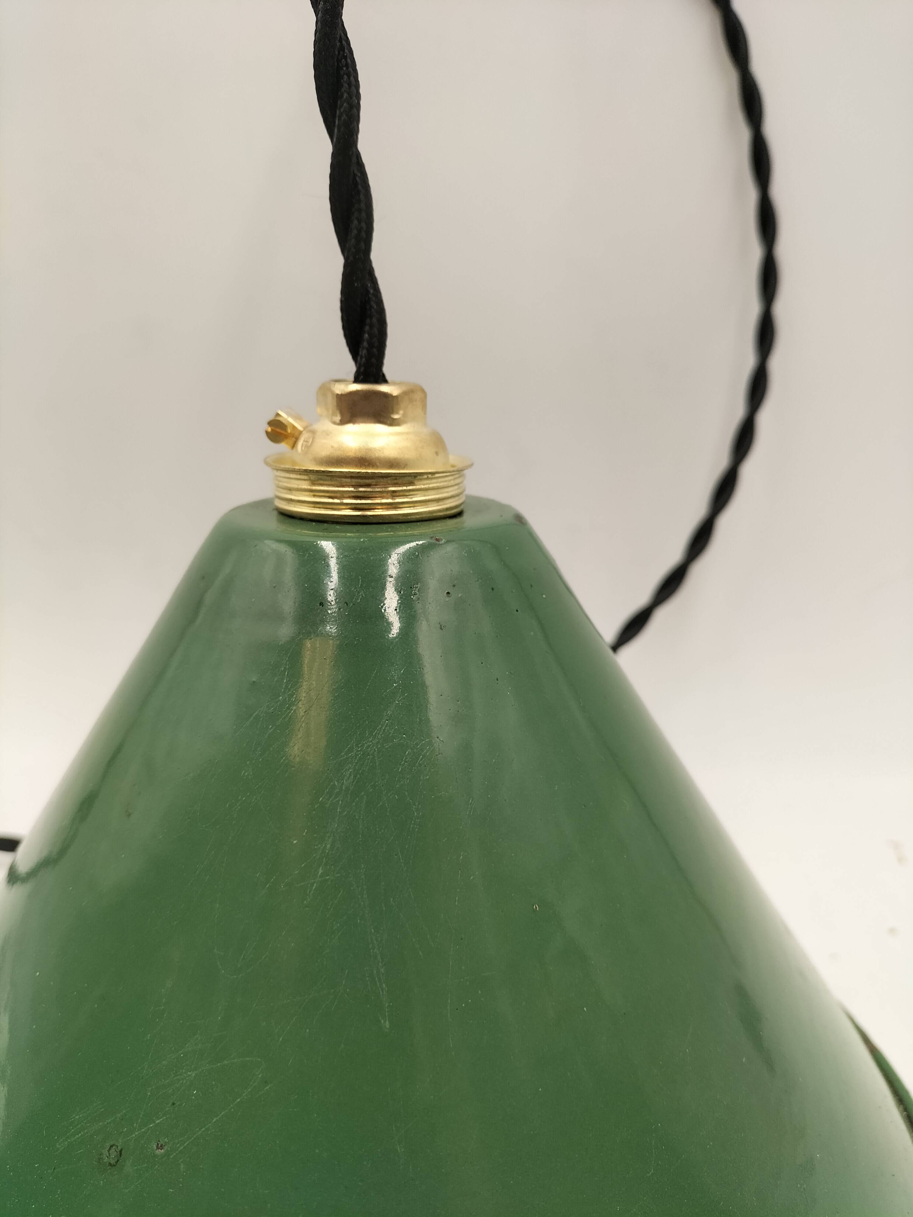 Enamelled sheet metal suspensions