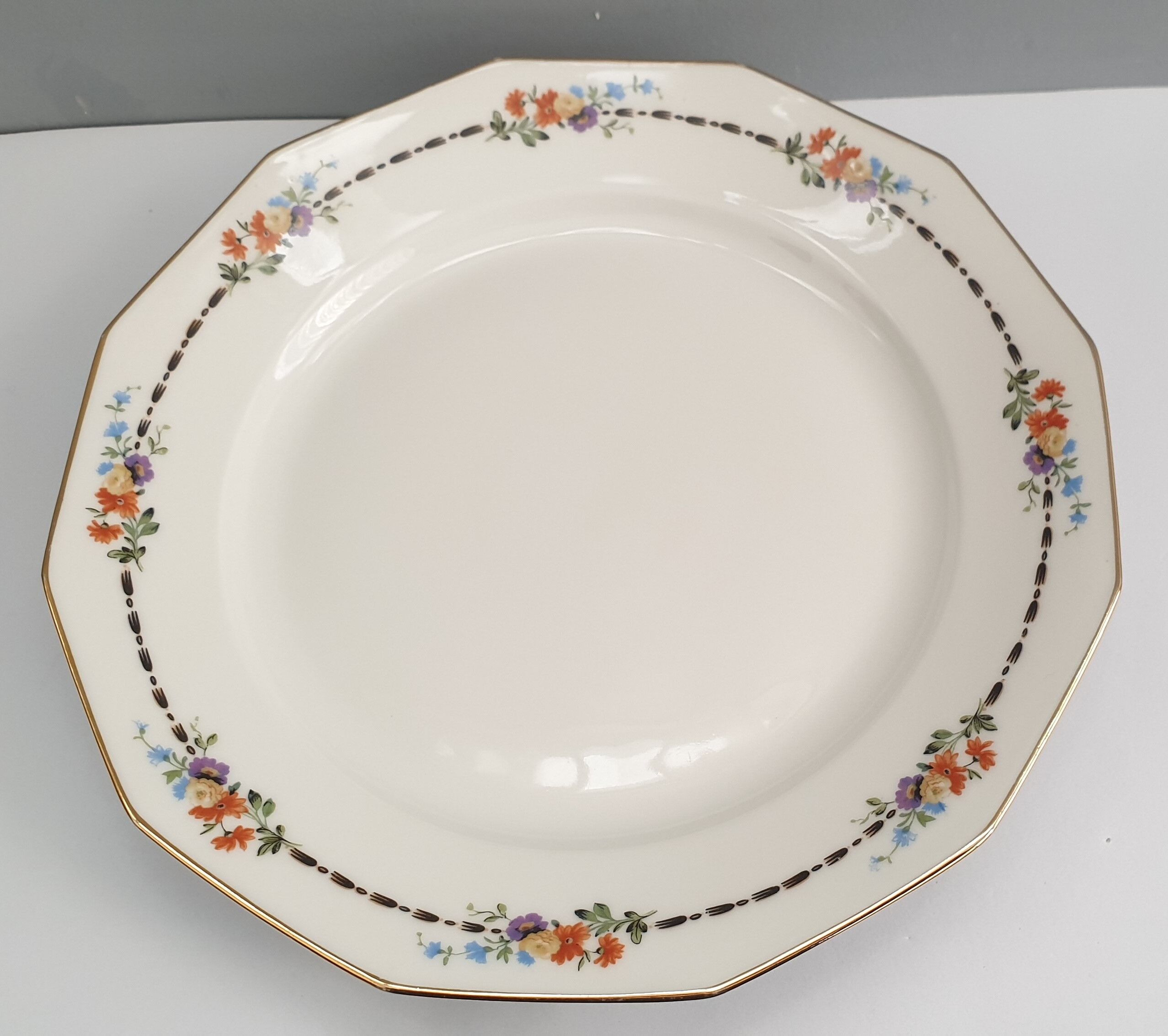 Round floor 29 cm in porcelain from Limoges Haviland