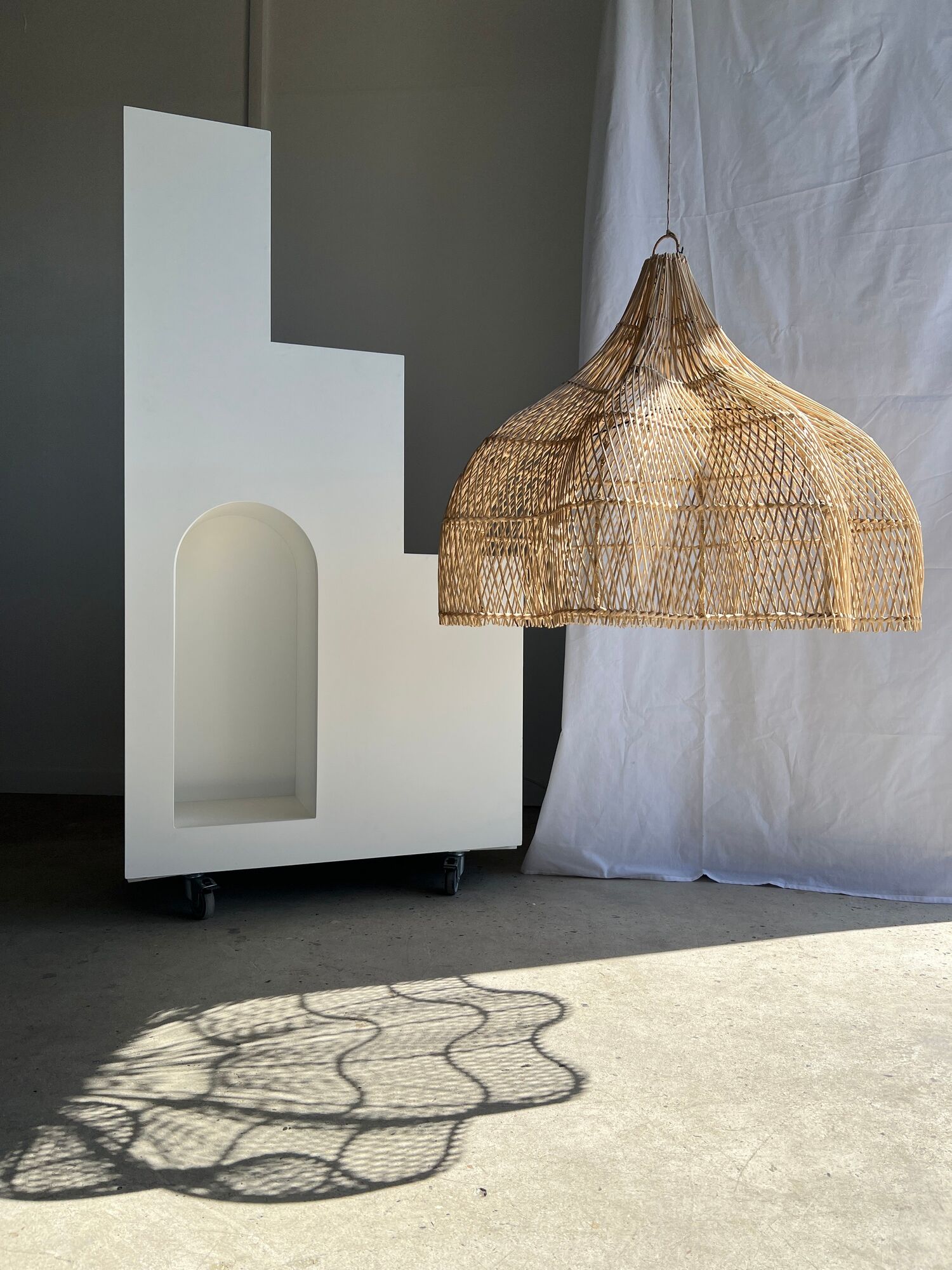 Rattan pendant lamp in the shape of a flower