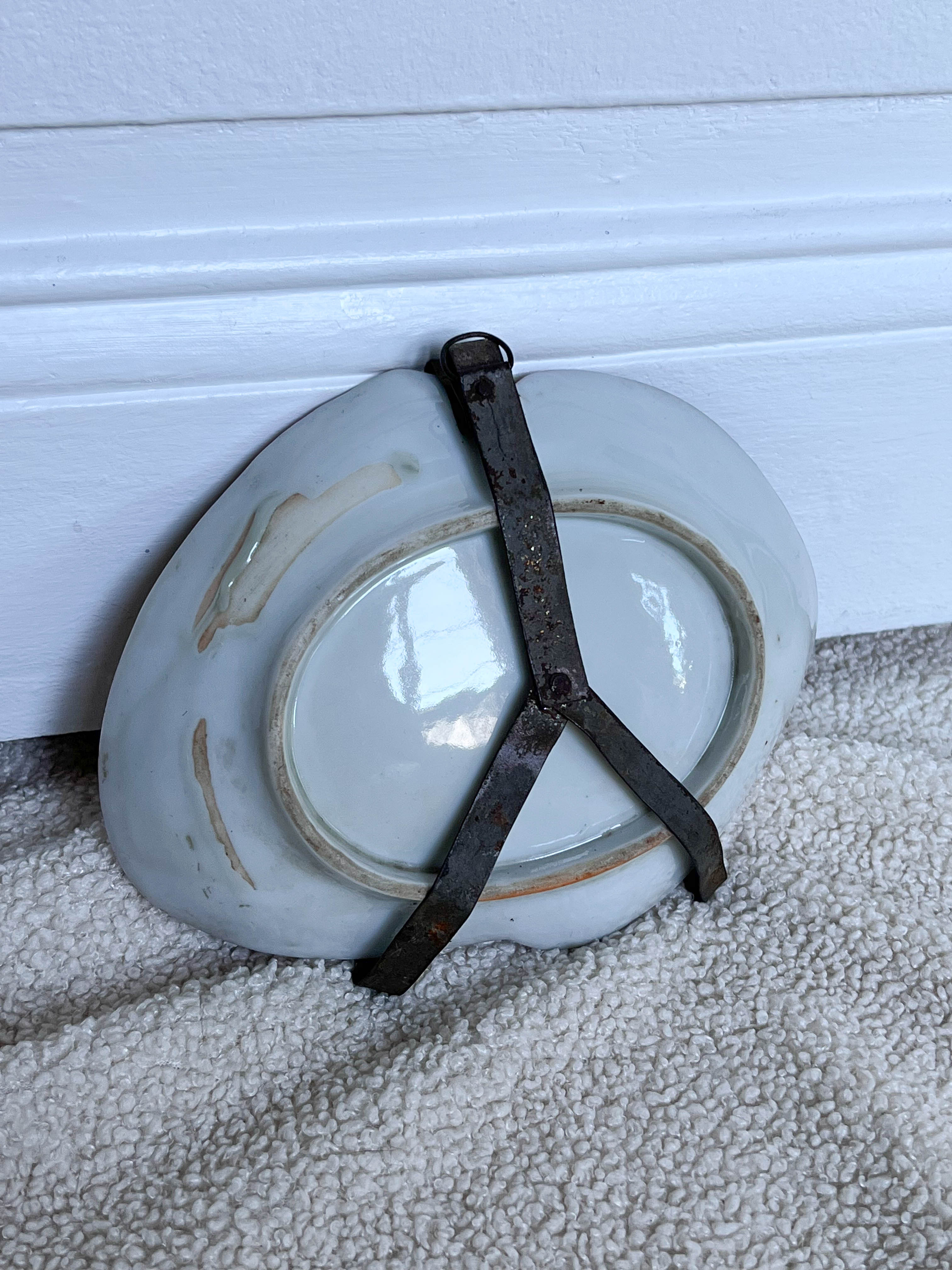 Decorative oval plate