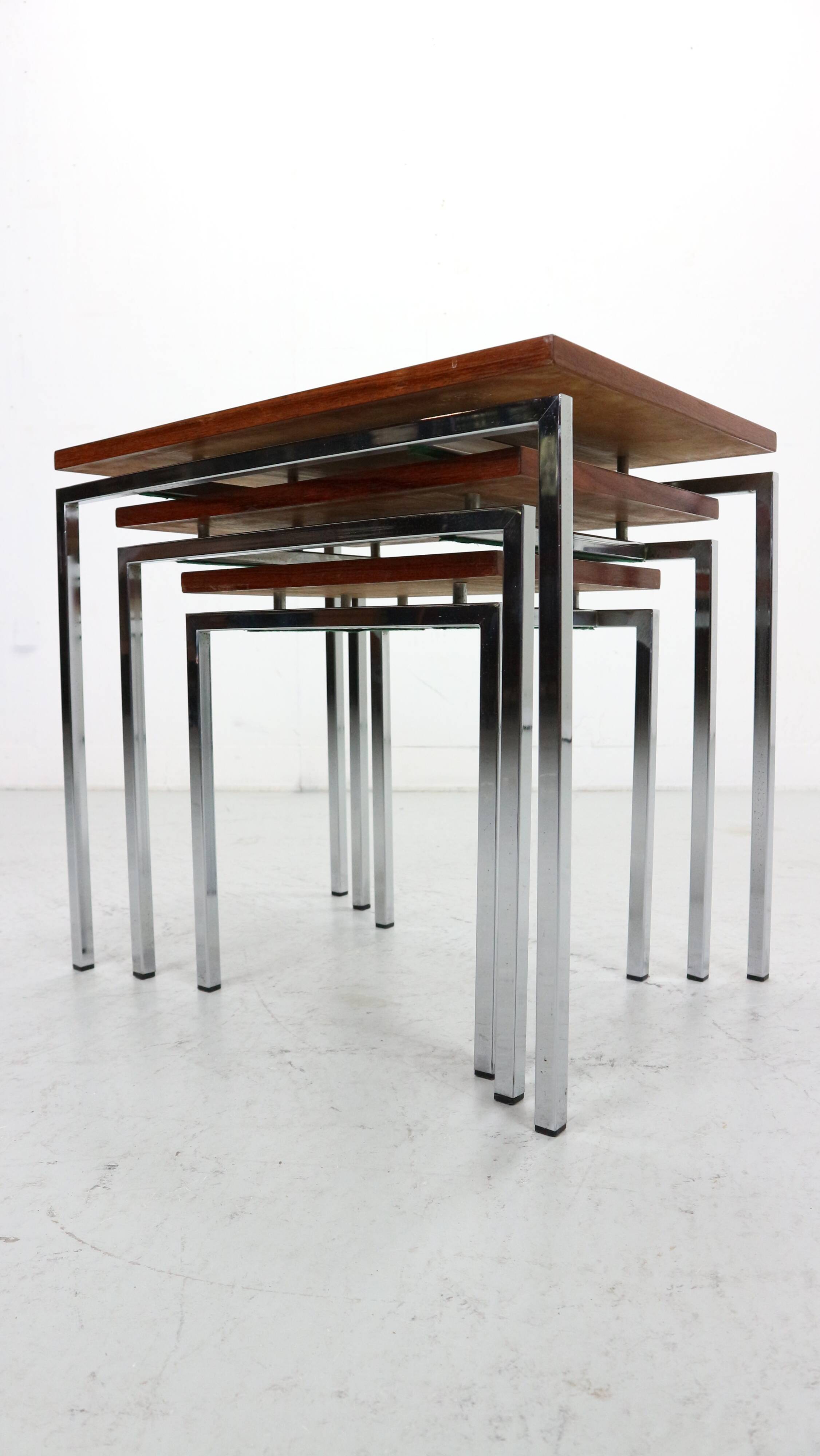 White Nesting Table Set with chrome frame and wood detail, 1970s
