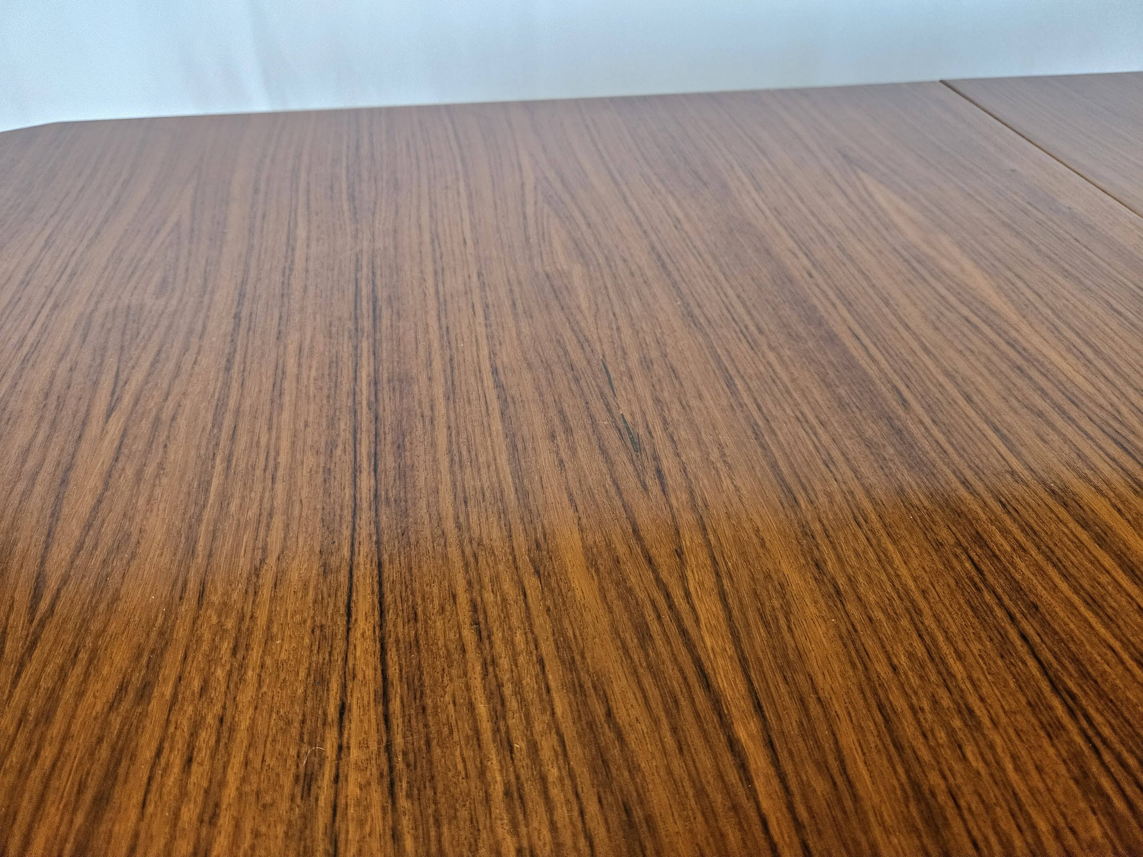 Table à manger extensible de style scandinave en noyer et ébène