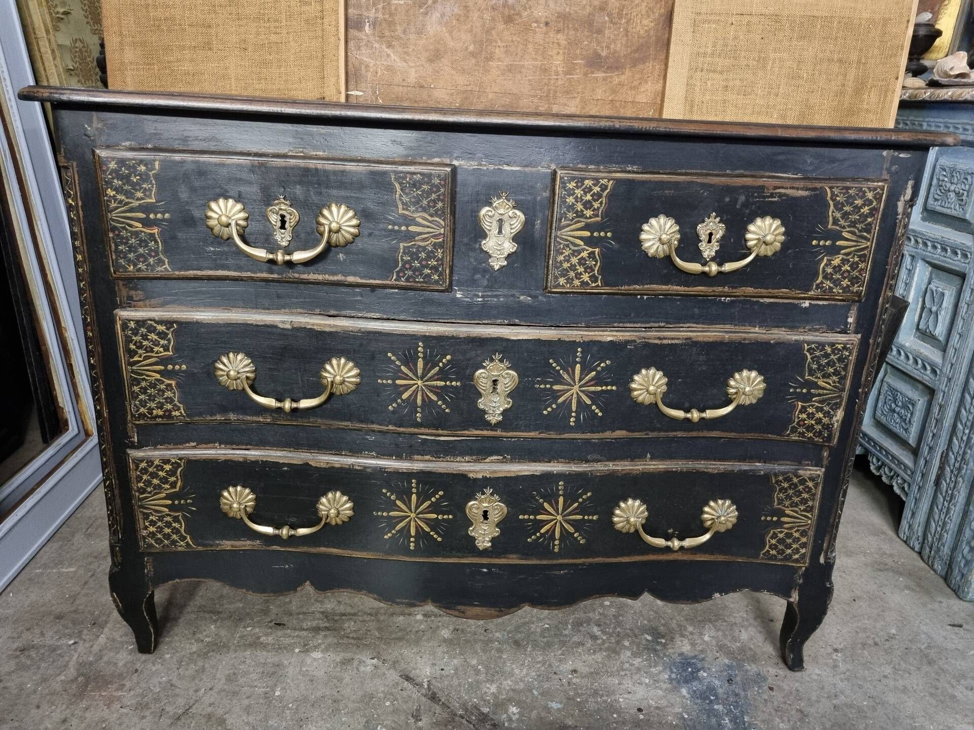 Chest of drawers
