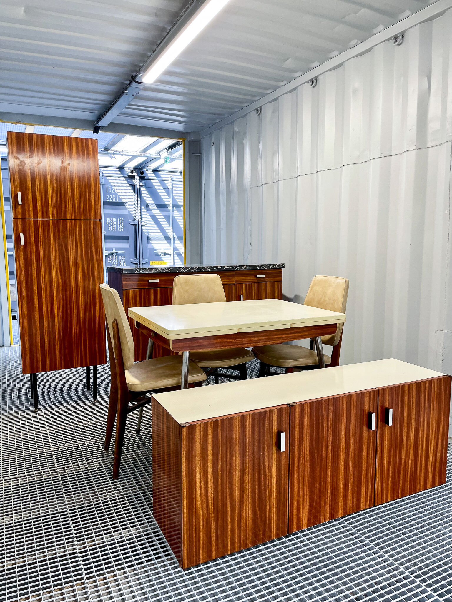 Complete kitchen in formica from the 60s