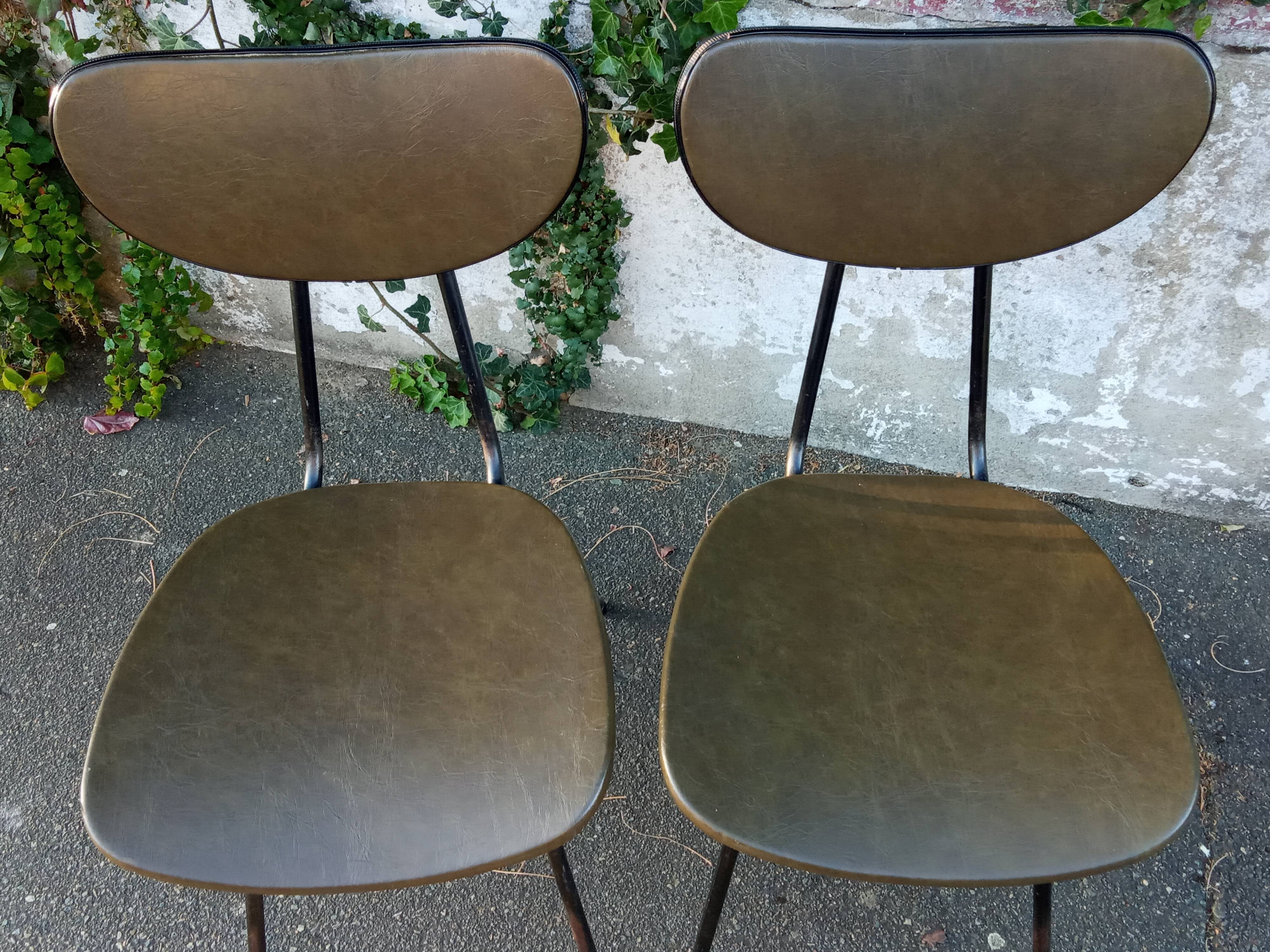 Pair of 50s chairs in metal and skaï