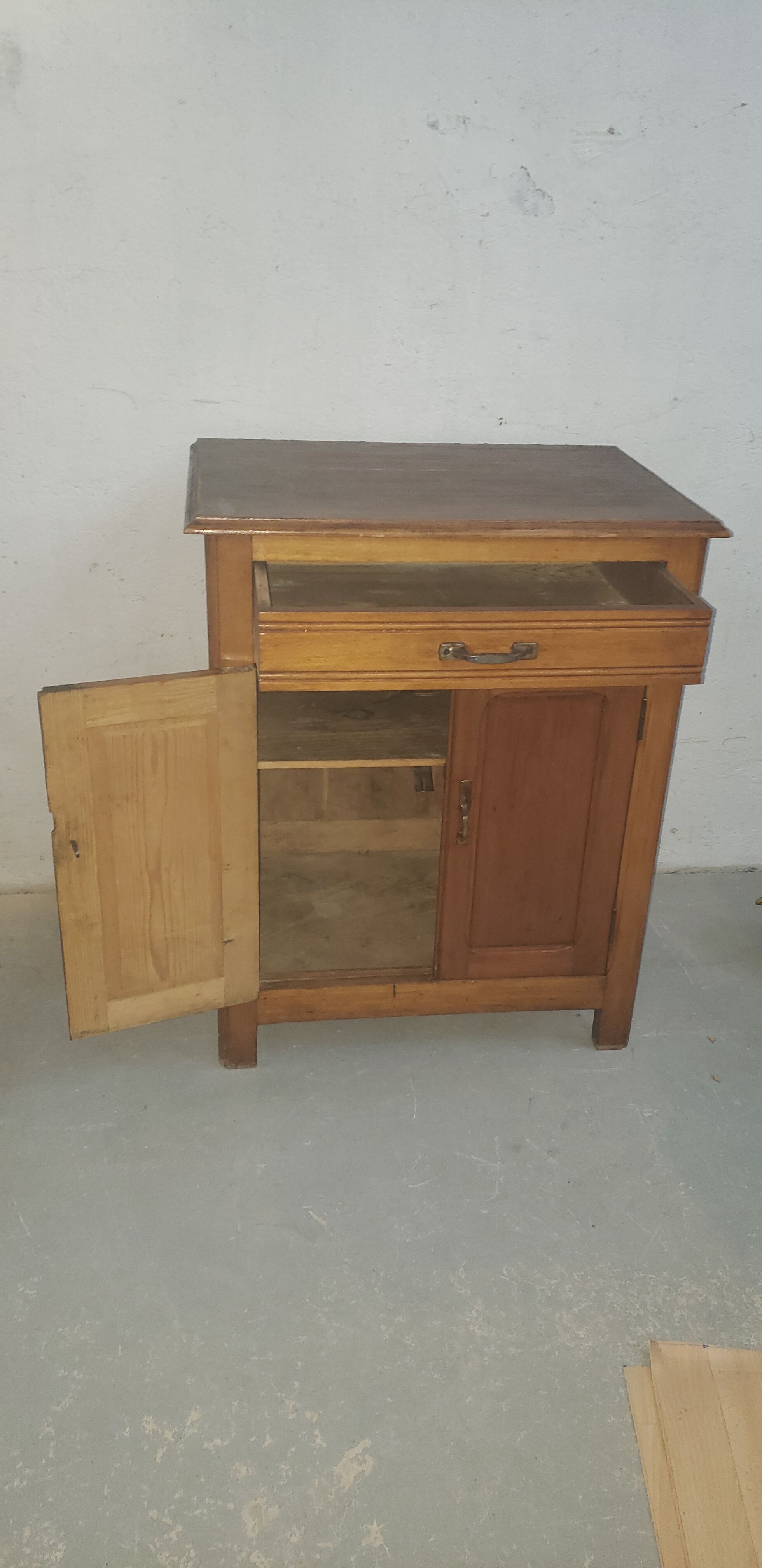 Buffet parisien en sapin