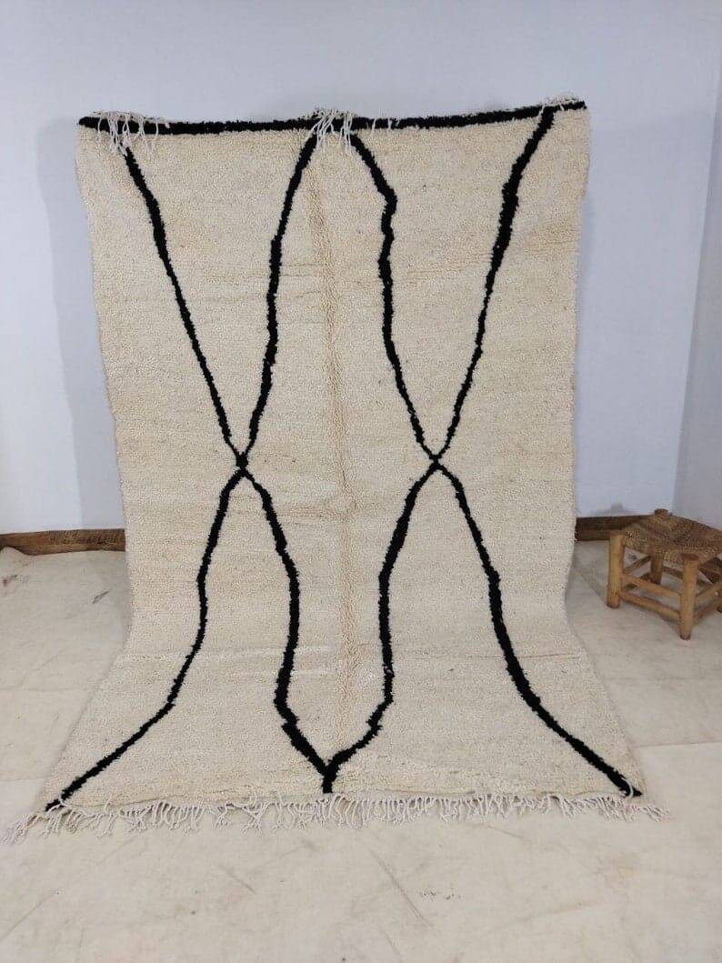 Traditional handmade Berber rug, size 150 x 250 cm