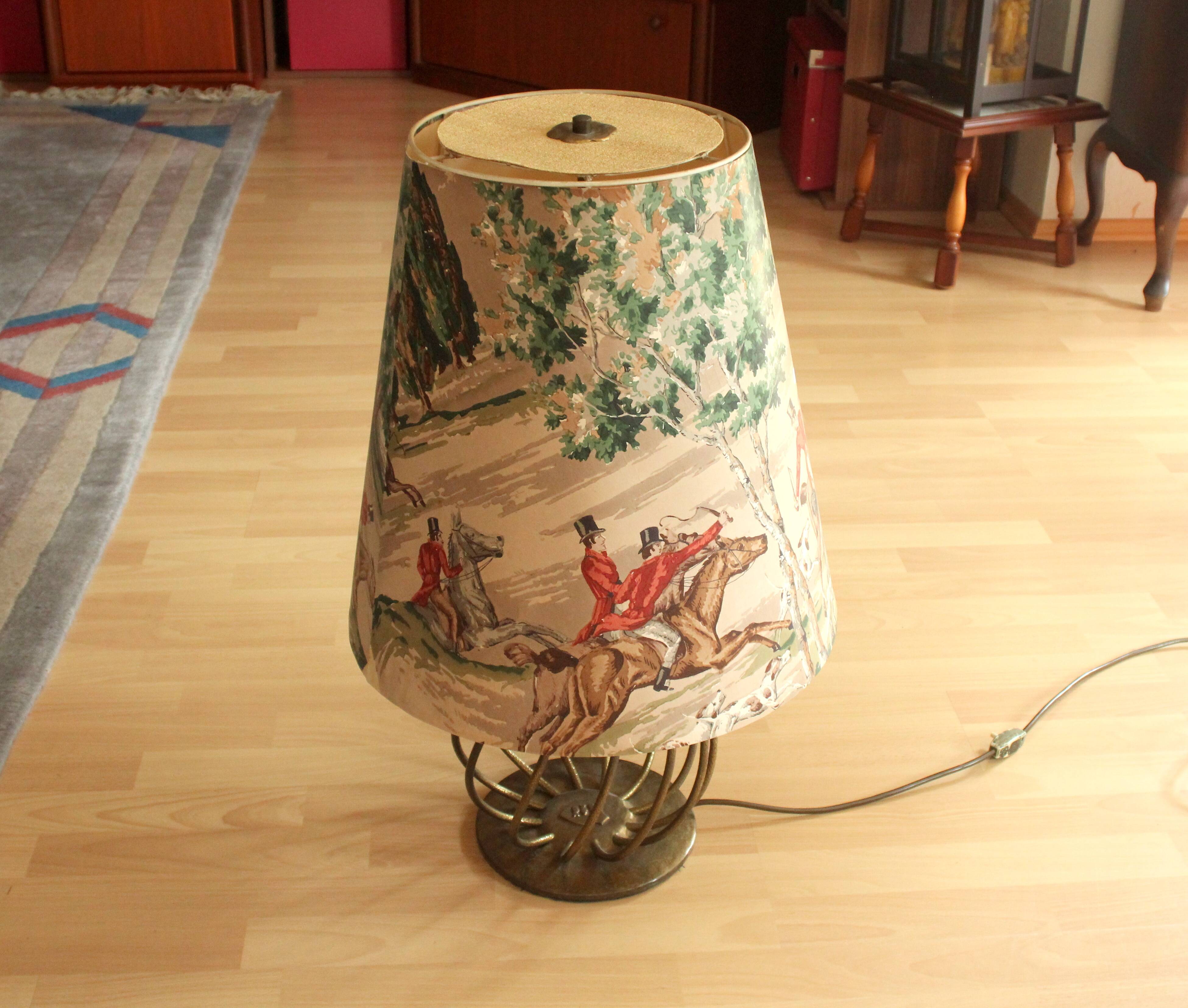 Lampe de table sur pied en laiton avec motifs de chasse sur l'abat-jour, Vintage