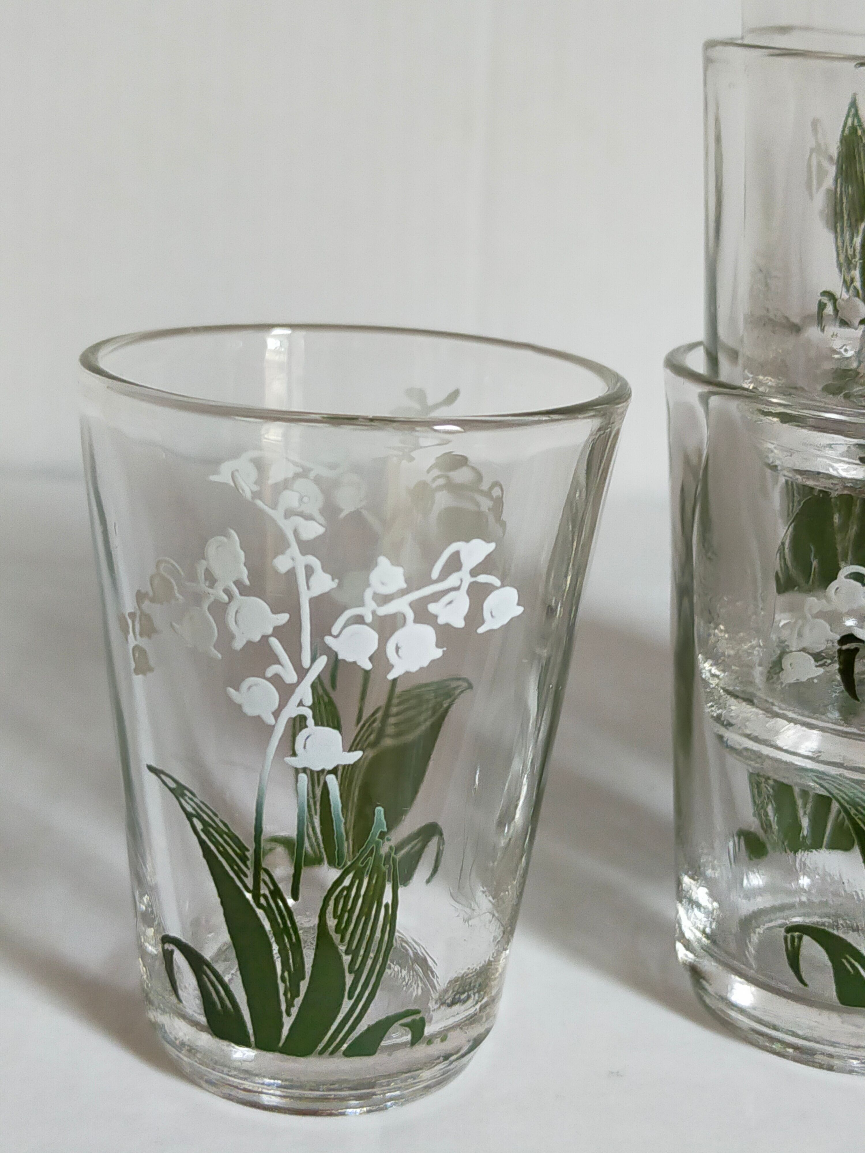 Seven glasses with digestive screen-printed with thrush, 30s