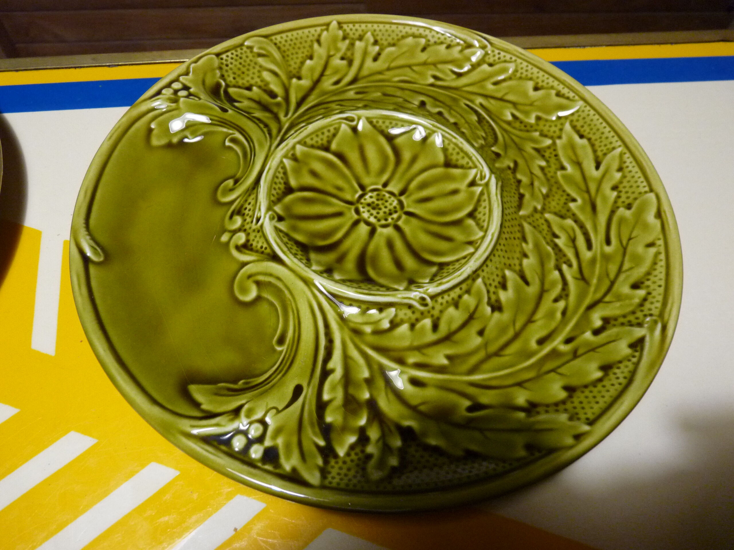 Artichokes service Gien - 1 dish and 6 plates