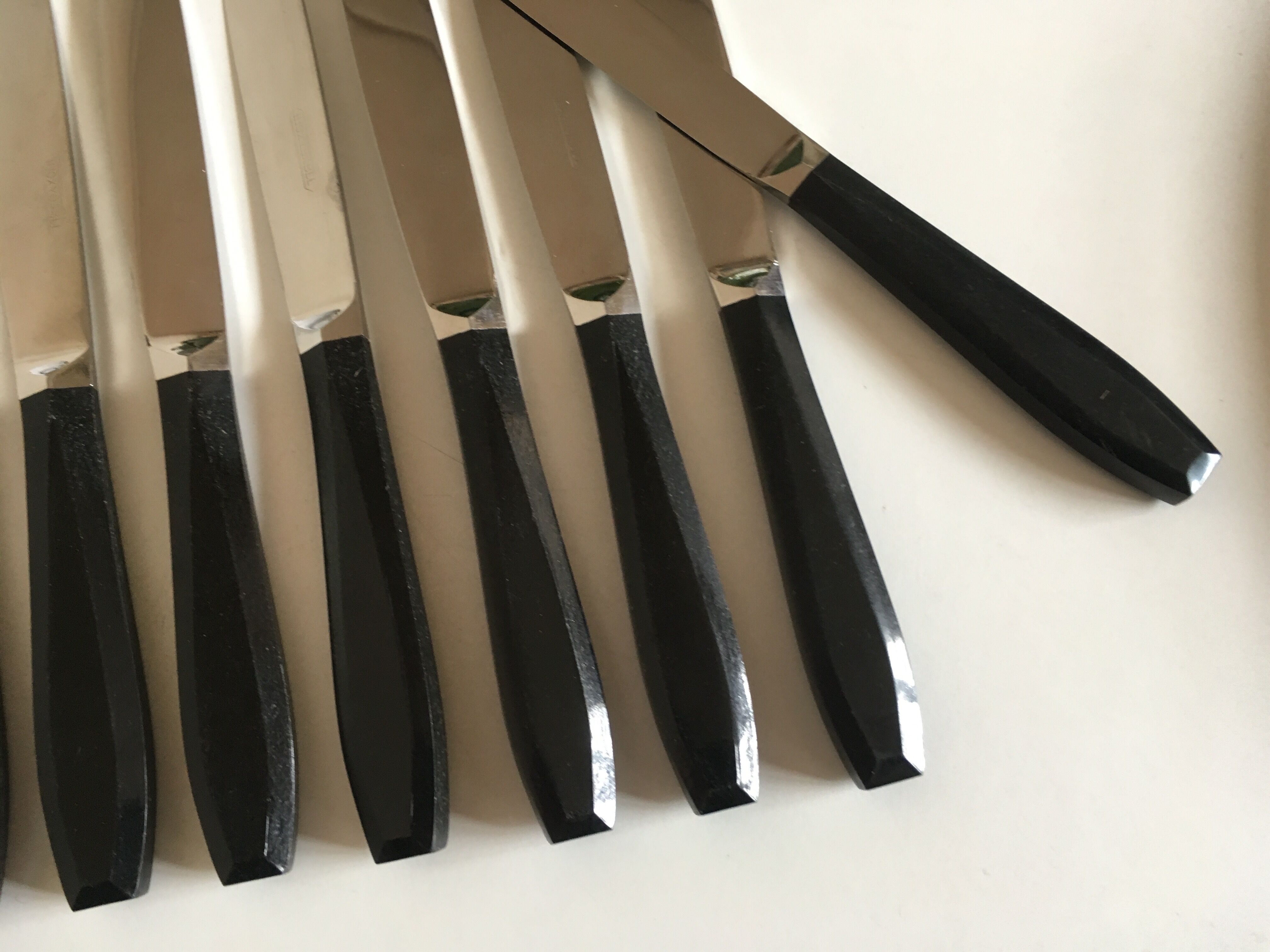 Set of 12 fruit knives in black bakelite
