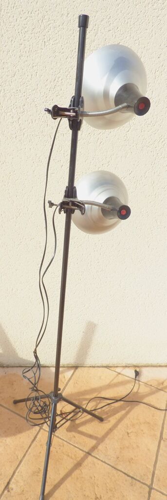 Industrial-style floor lamp with two large adjustable removable spotlights