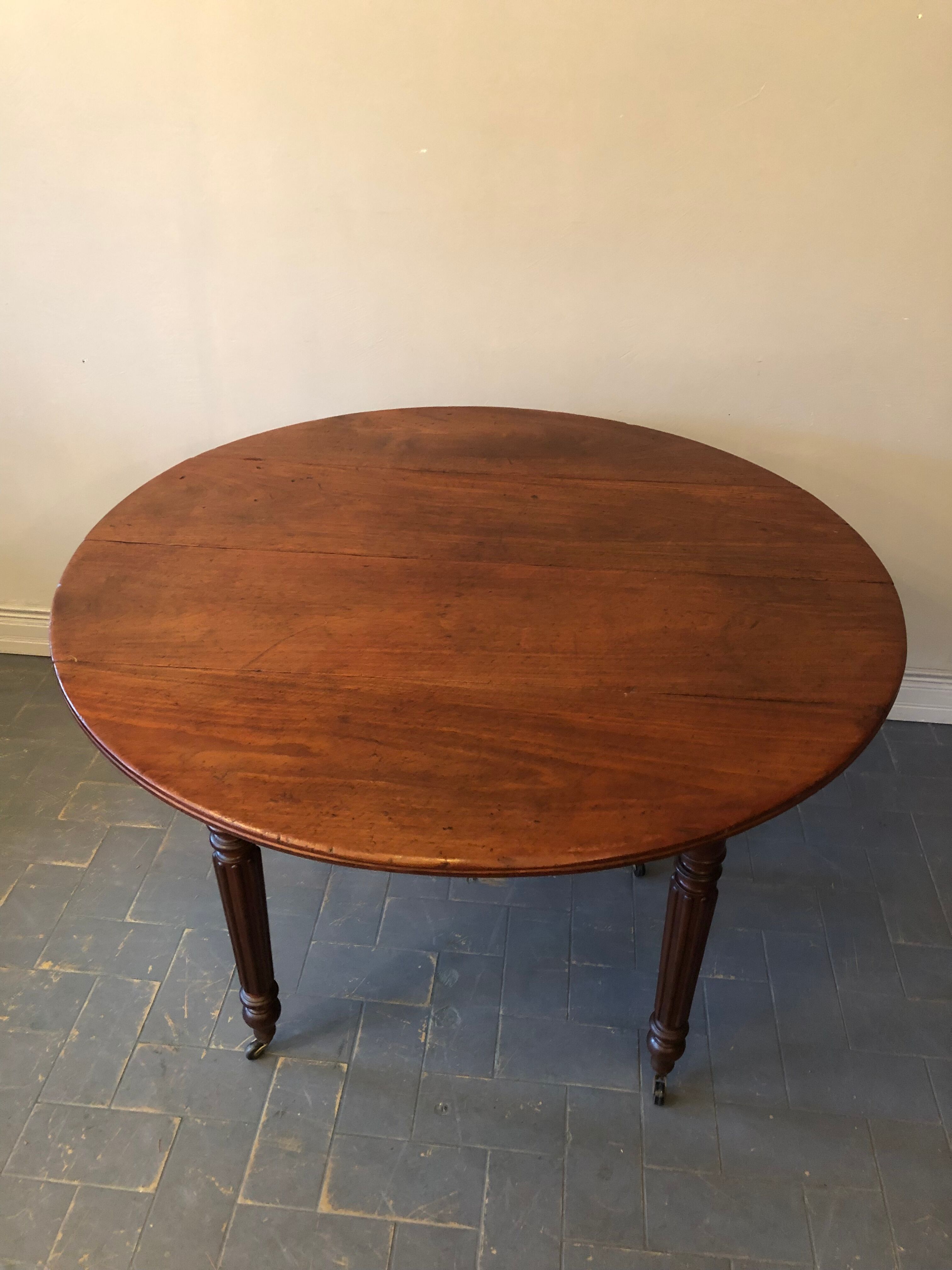 Round table with flaps diameter 97 cm