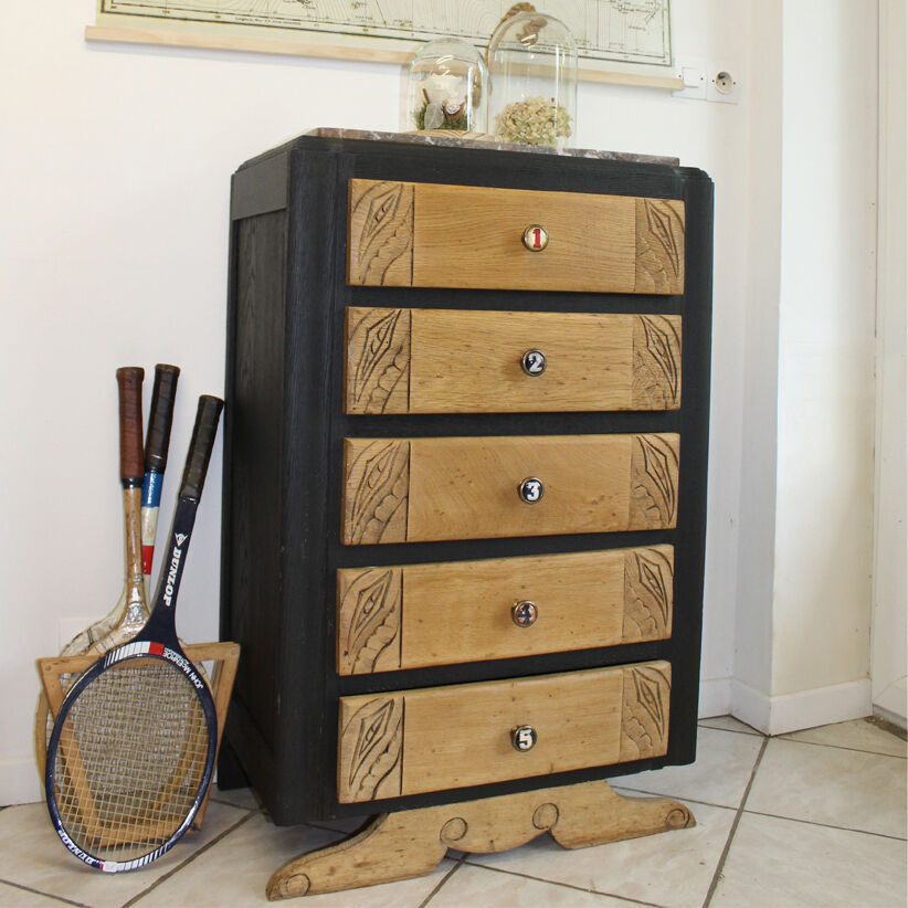 Chest of 5 drawers black figures and wood