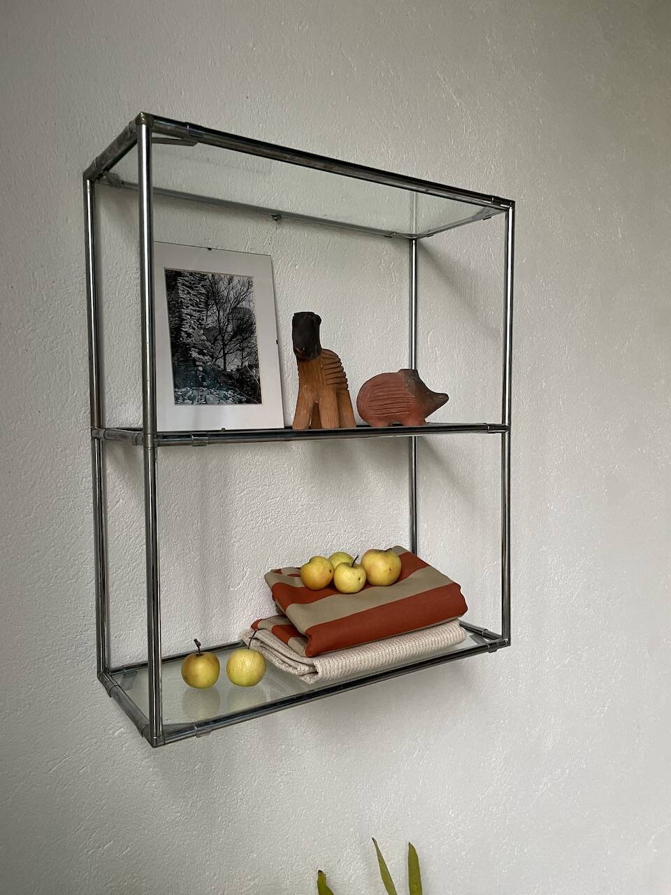 Abstracta Poul Cadovious wall shelf