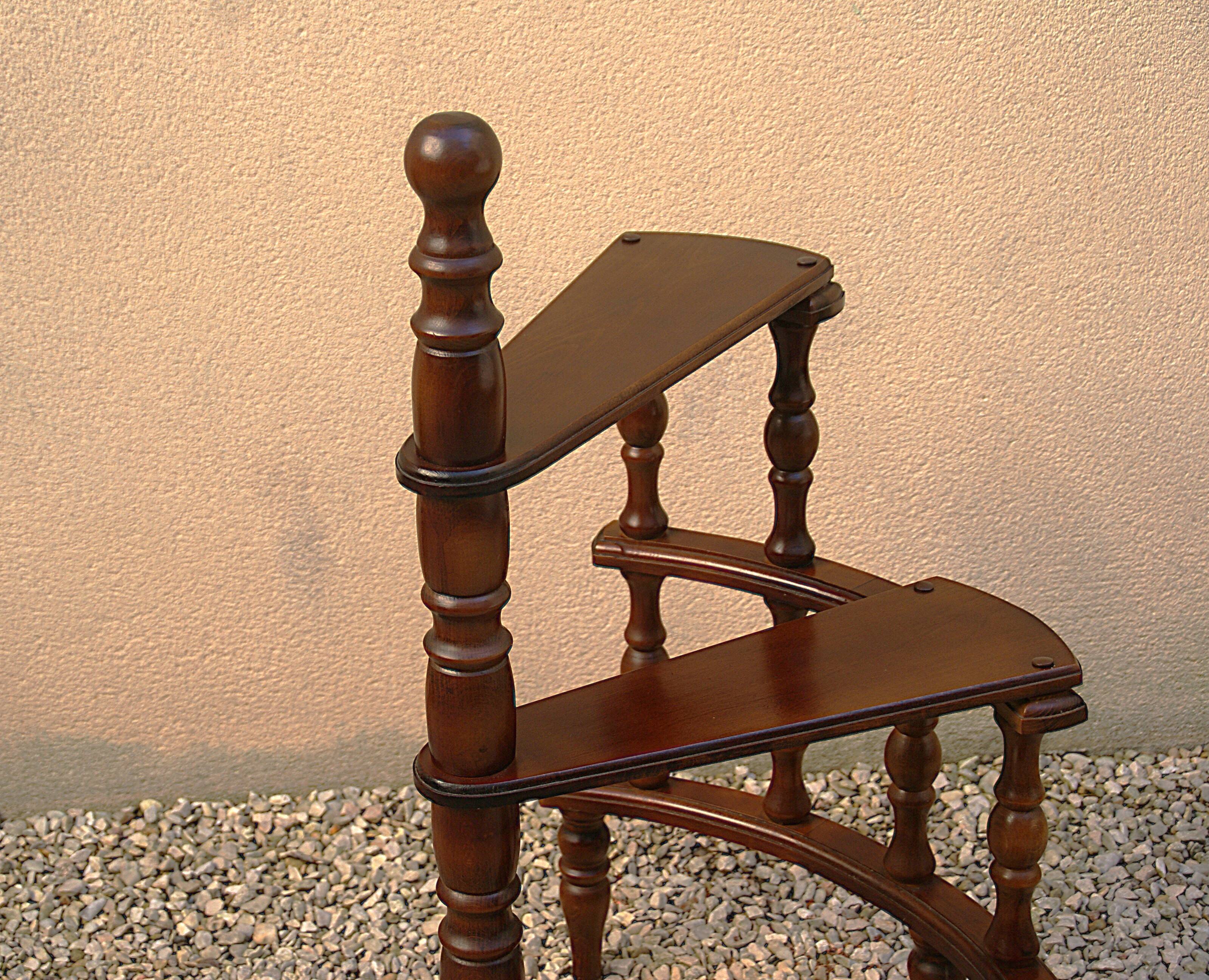 Escalier - Escabeau de bibliothèque