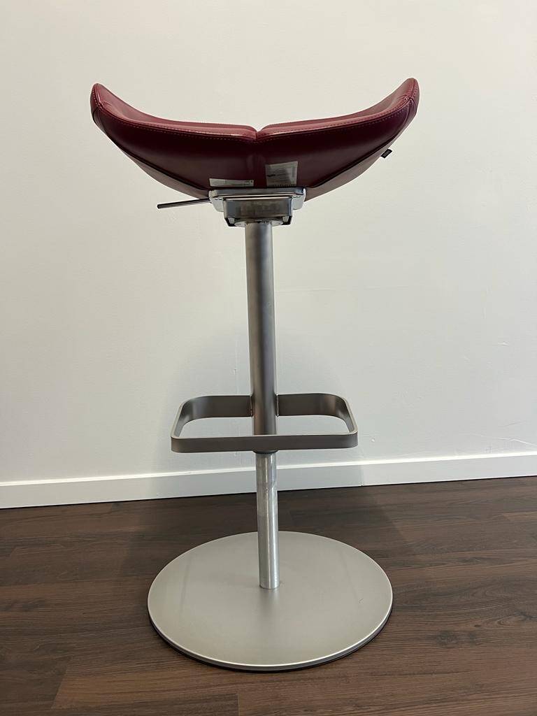 Wagner W Club stool