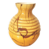 vase en opaline jaune , beige des années 50