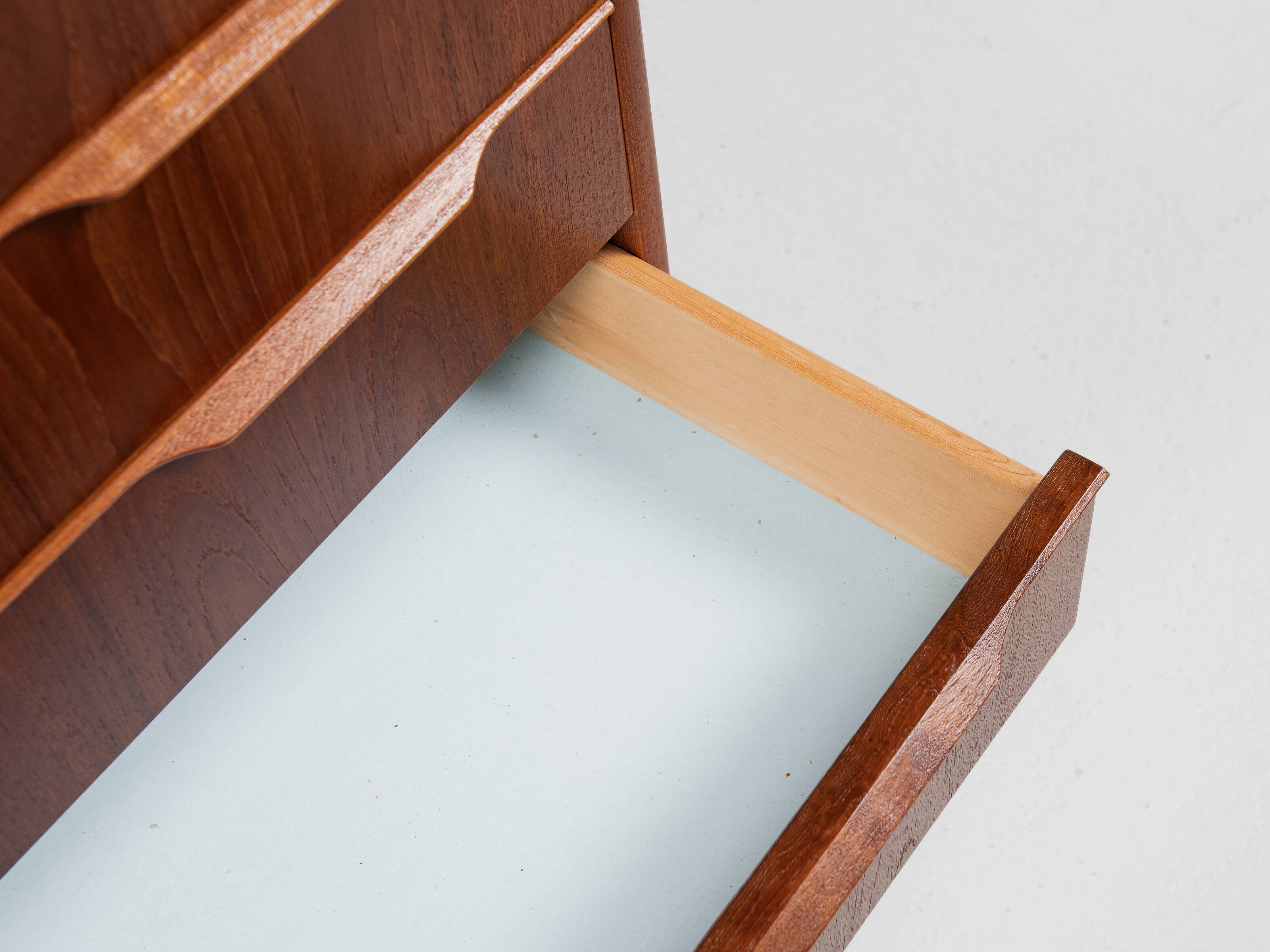 Commode danoise vintage à 6 tiroirs en teck 1960 - longue poignée de tiroir avec 2 poignées