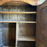 Castle wardrobe in solid walnut - Antique piece