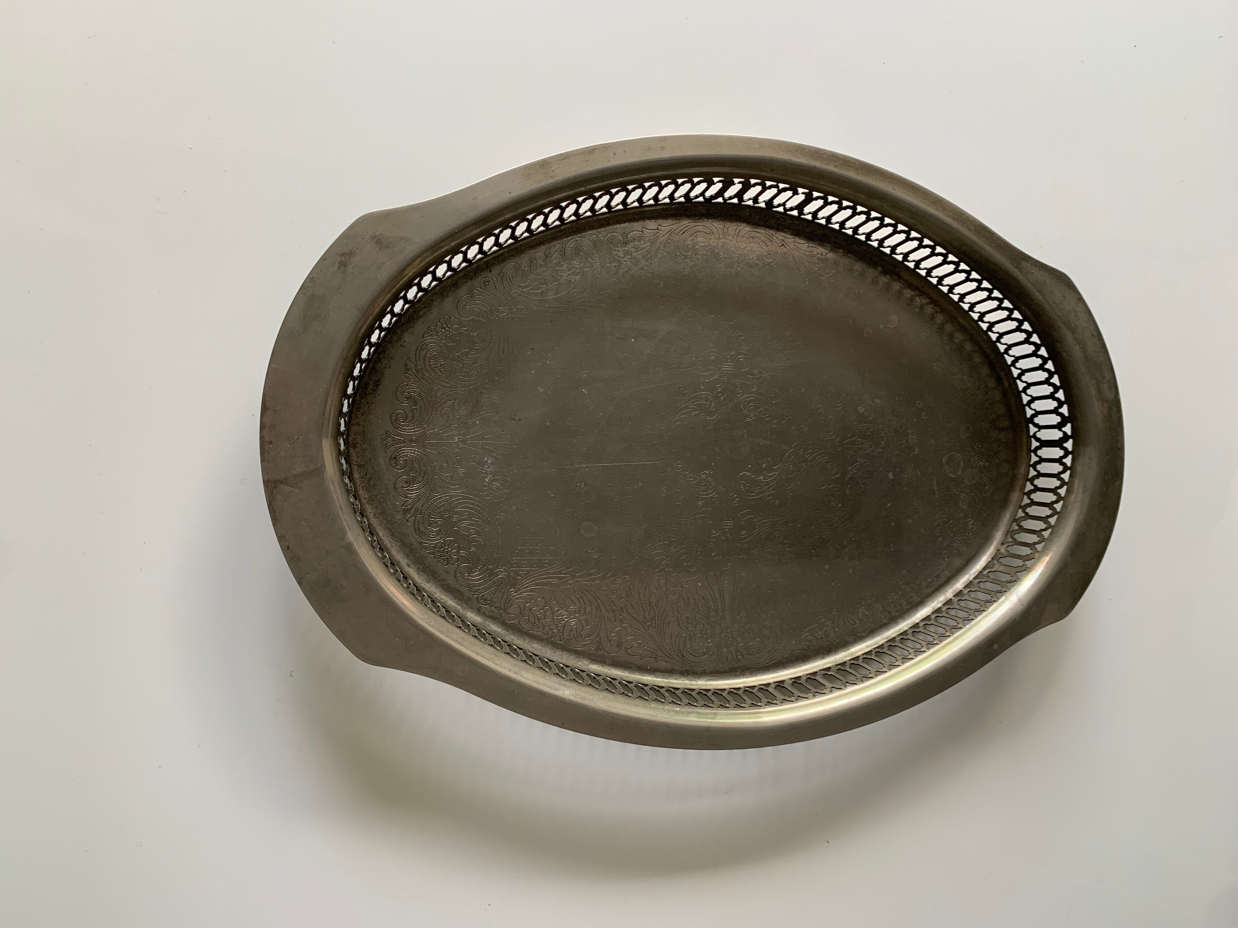 Engraved metal top diam35,4 cm