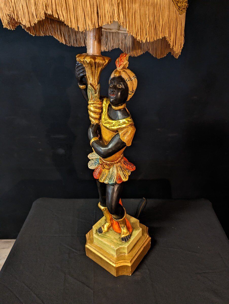 Wooden venetian nubian table lamp