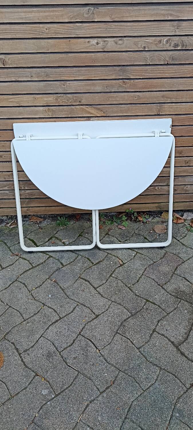 Soley chairs and designer table