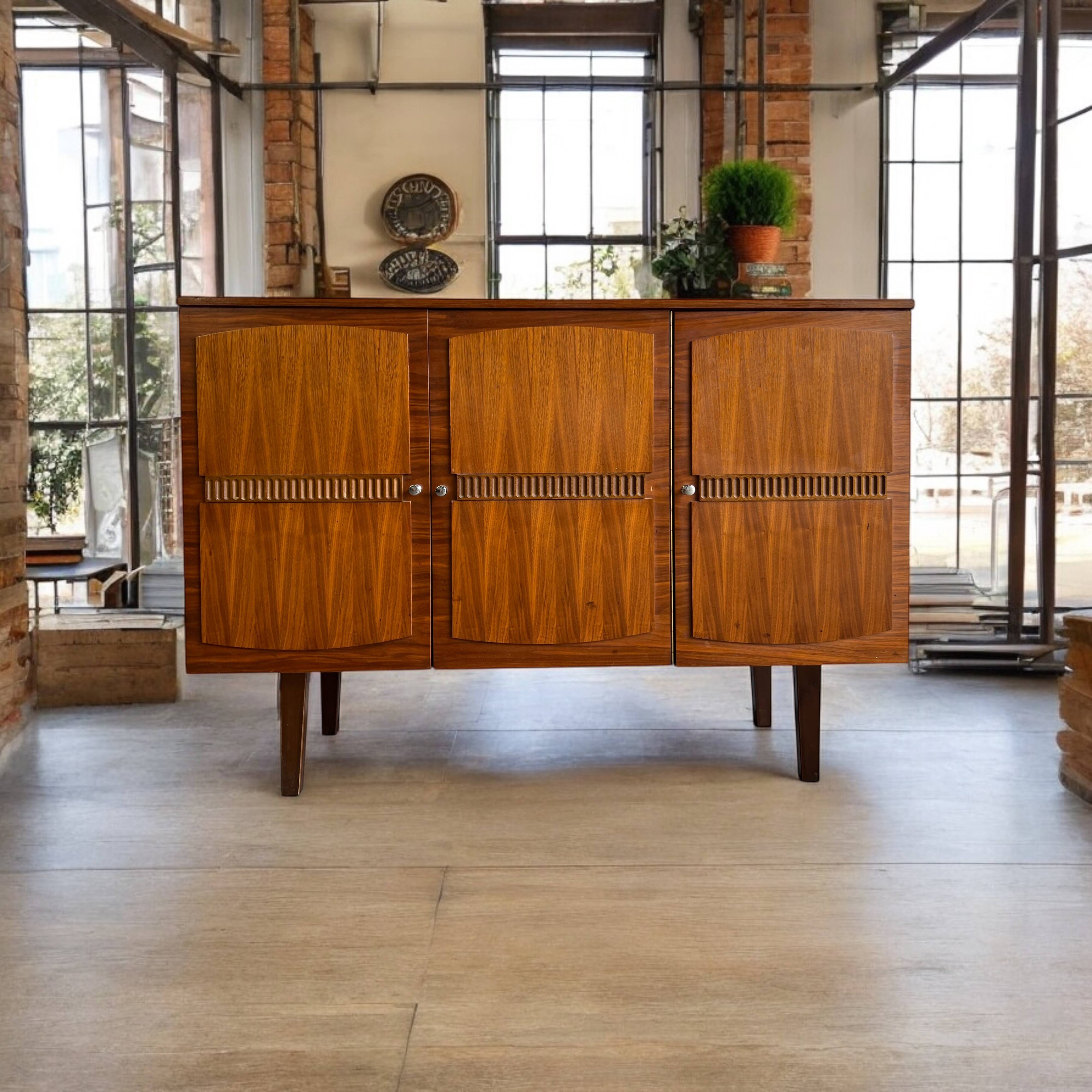 Vintage narrow cabinet/sideboard/buffet