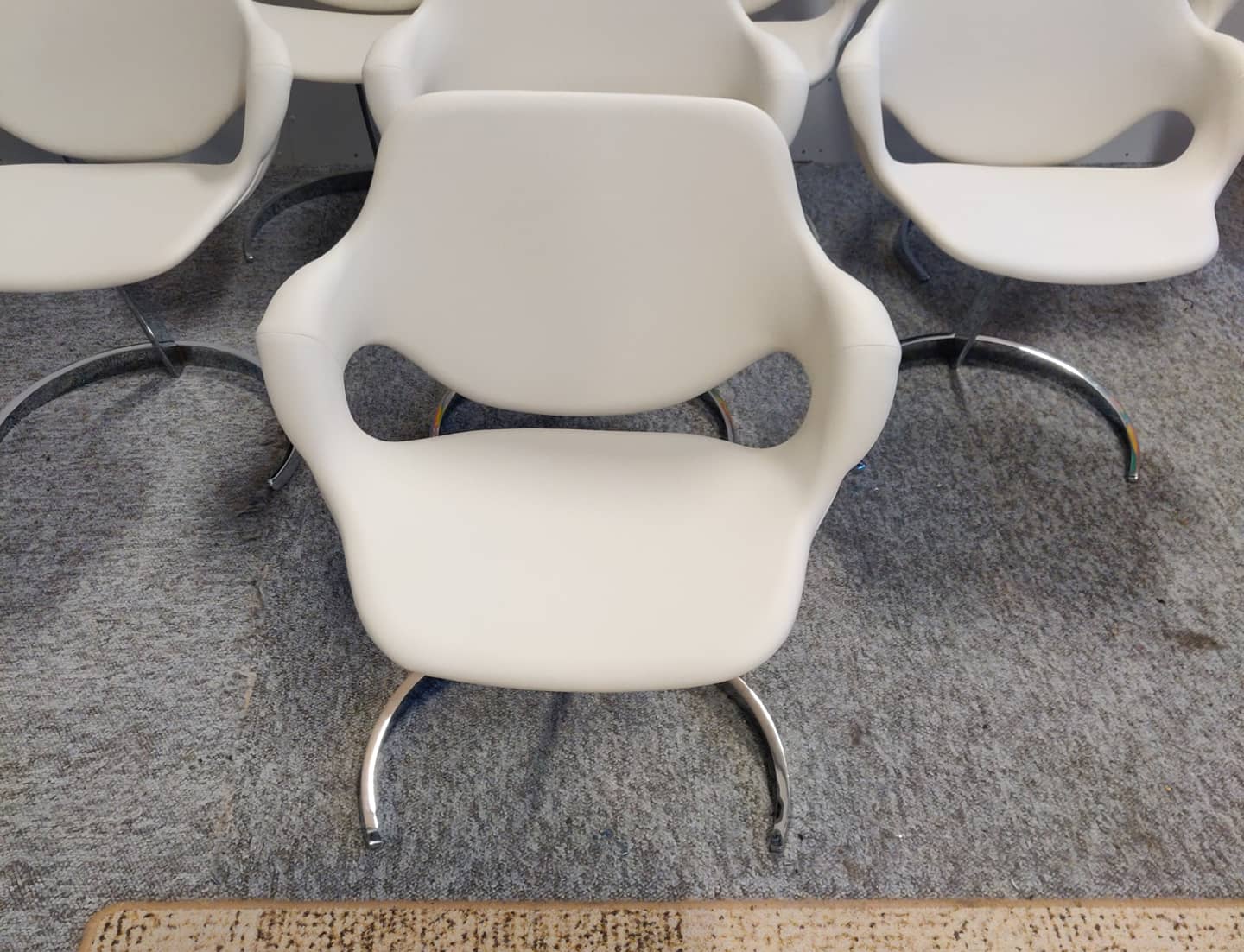 Ensemble de 8 chaises Boris Tabacoff Scimiter