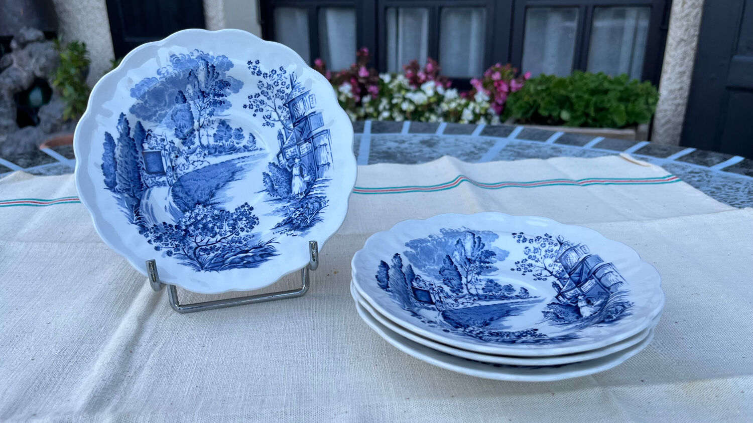 Set of 4 vintage Ridgway bowls