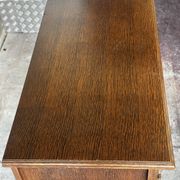 Vintage oak and veneer chest of drawers with 4 drawers.