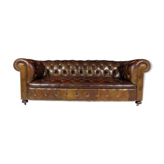 Canapé Chesterfield en cuir anglais avec siège boutonné