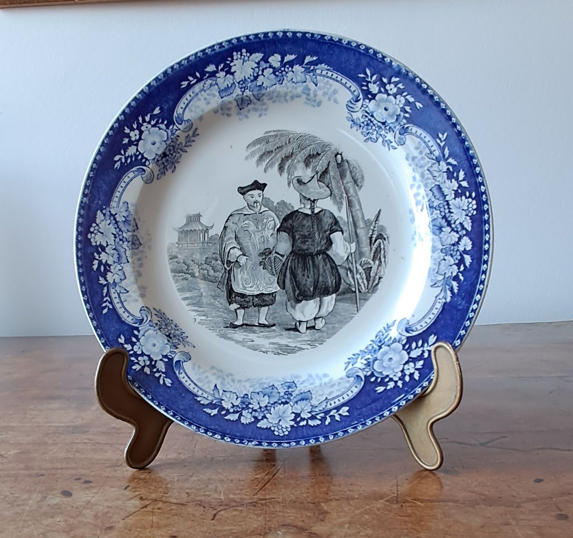 Orientalist plate U&C Sarreguemines. Gold medal 1844