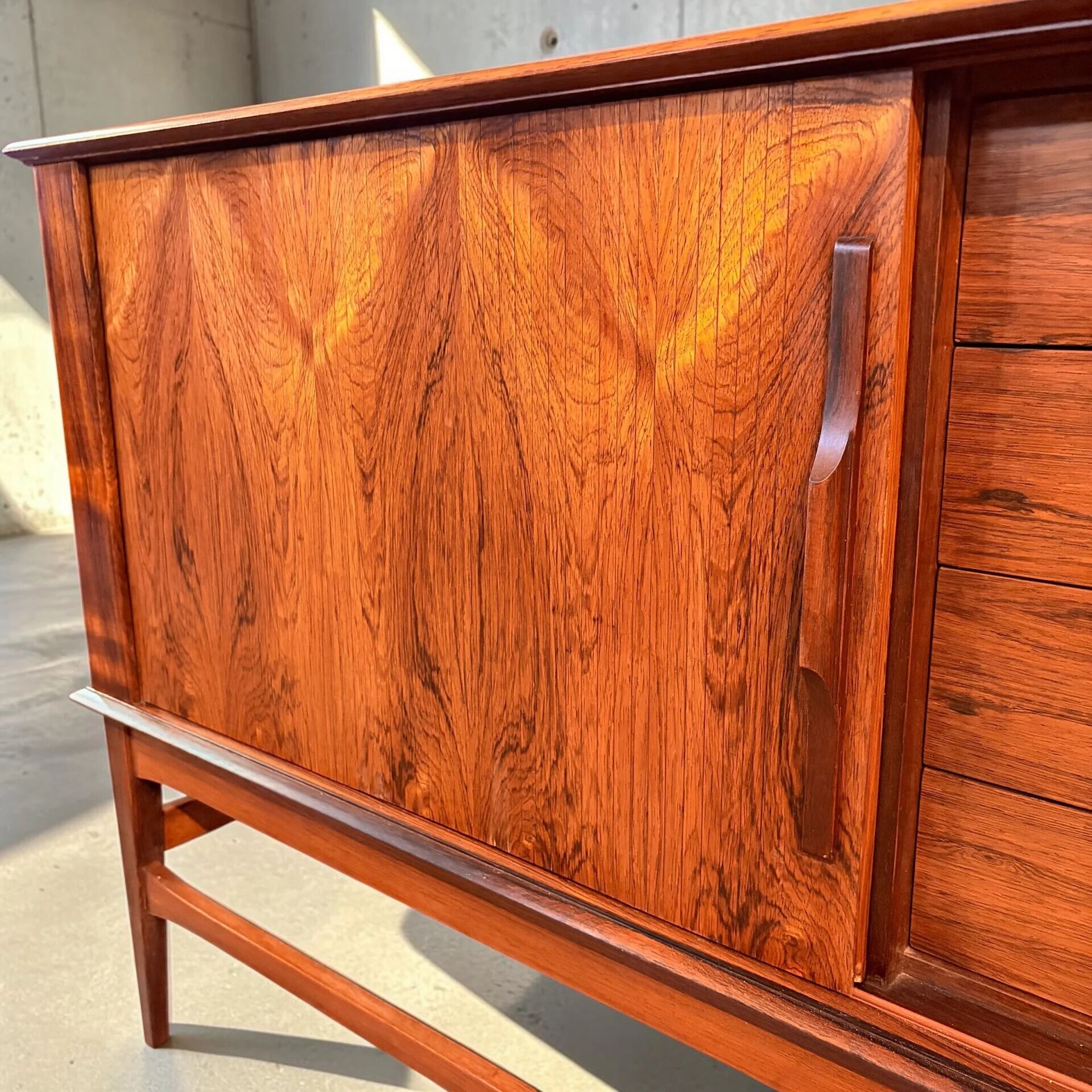 Enfilade en palissandre par Arnø, danois, années 1960.