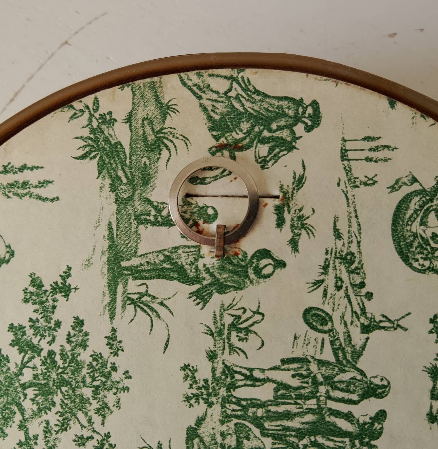 Small vintage oval mirror in gilded resin from the 60s/70s.