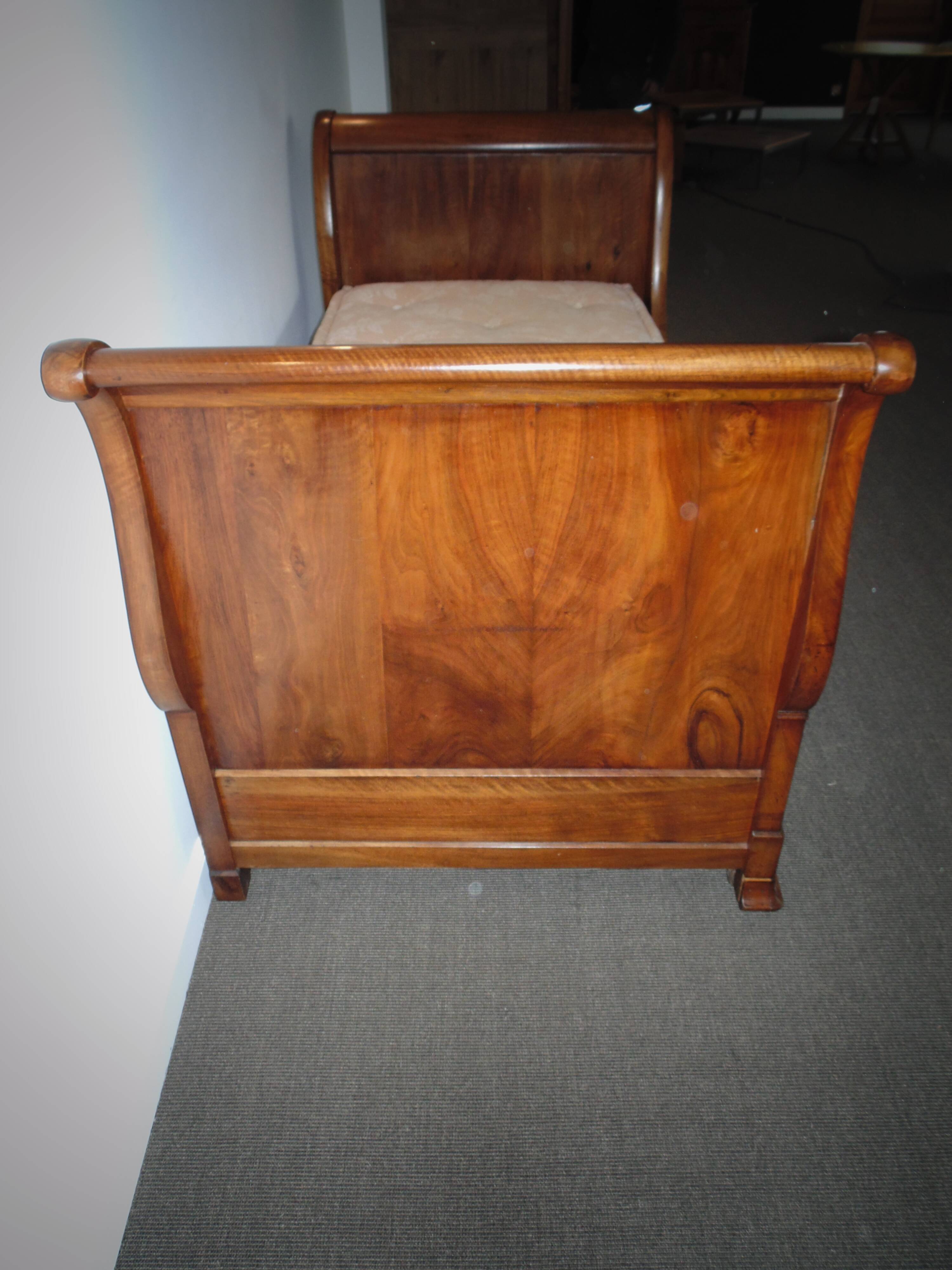 Boat bed louis philippe noyer