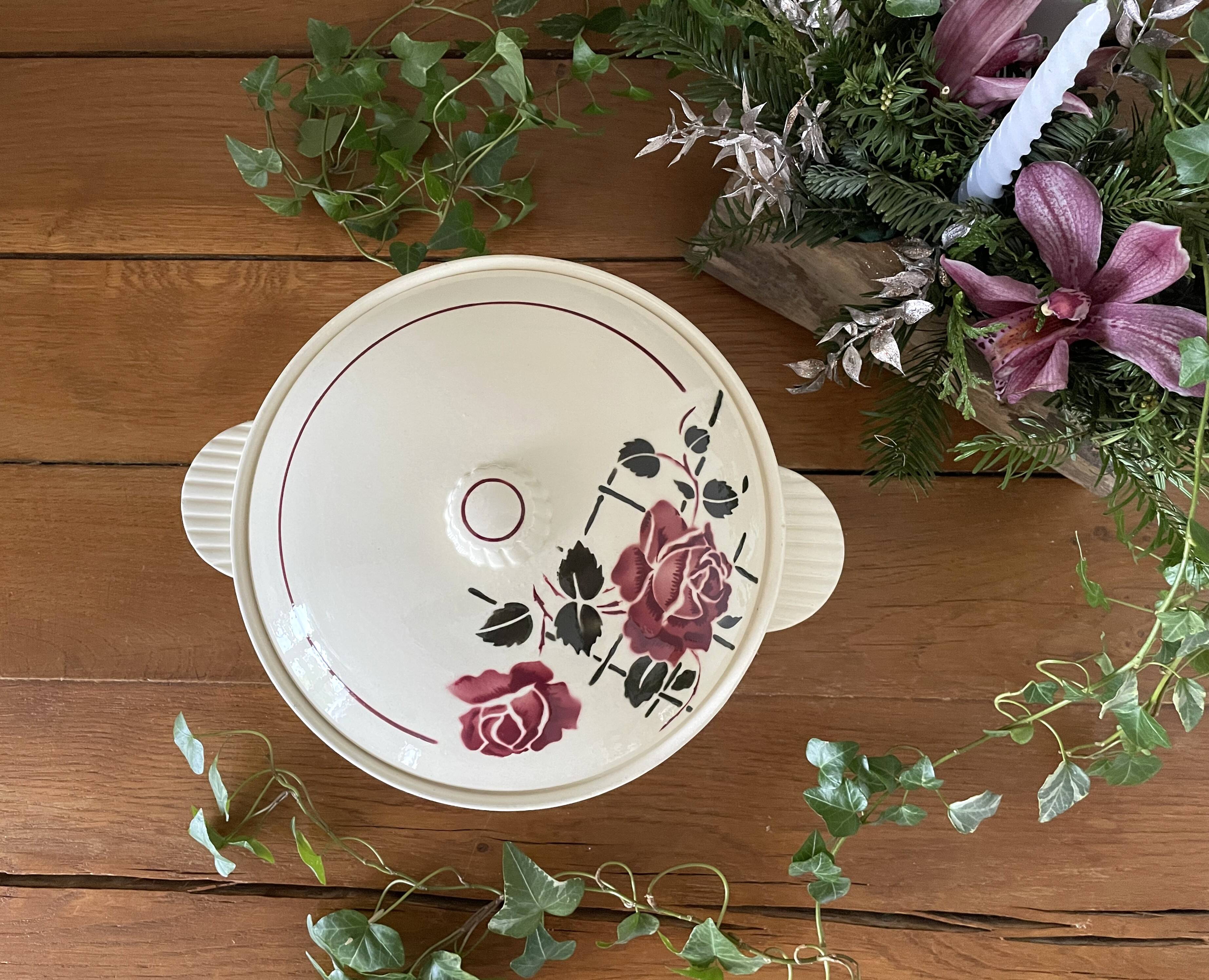 Antique soup tureen in Badonviller earthenware.