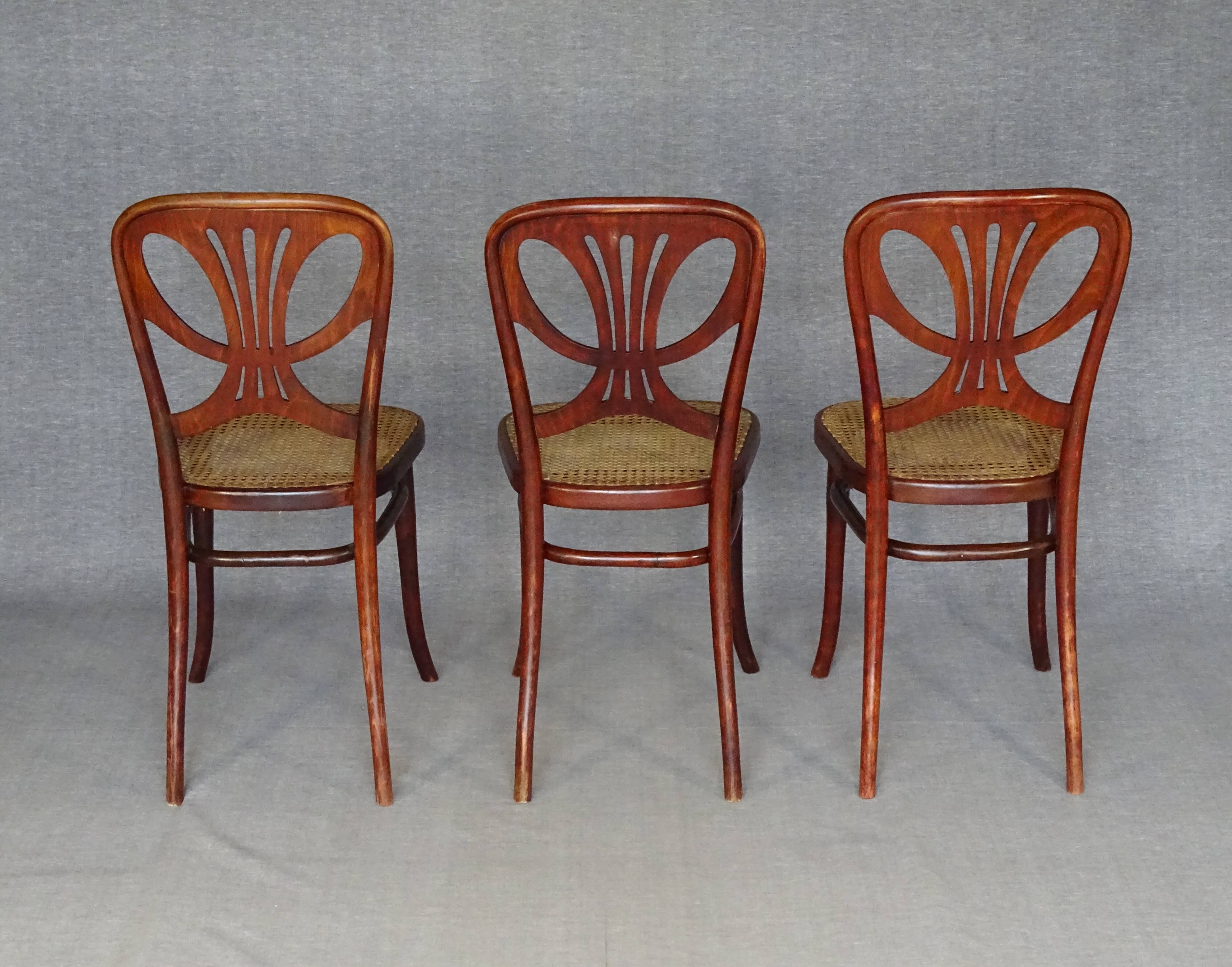 3 chaises Thonet N° 642 de 1910 "rare modéle papillon"