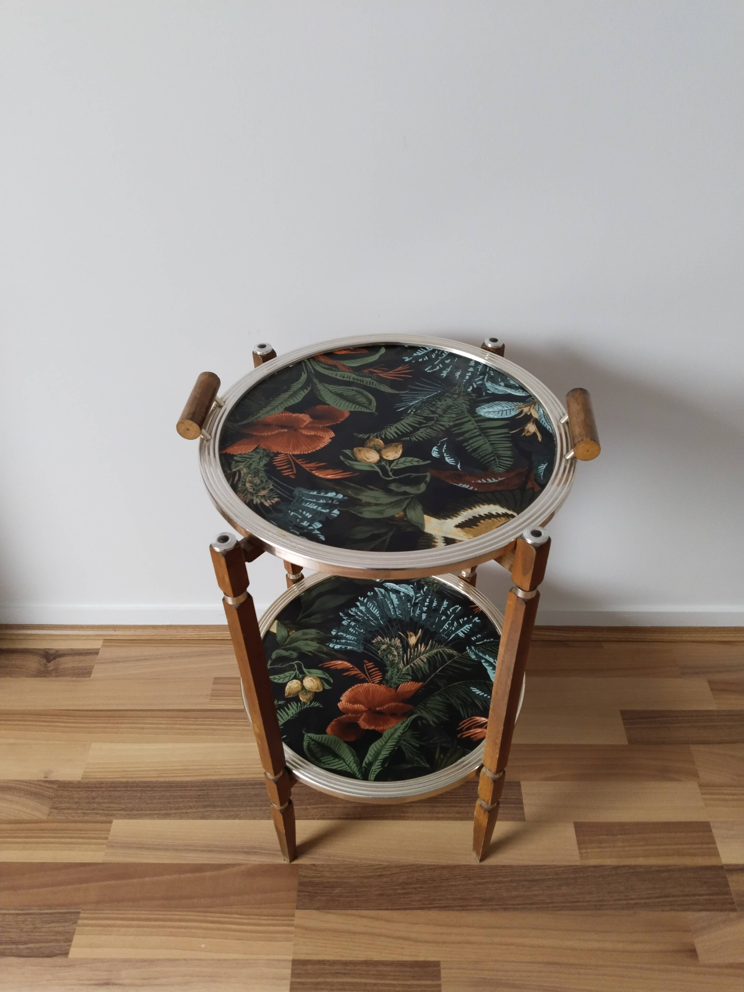 Pedestal table, round side table with serving trays