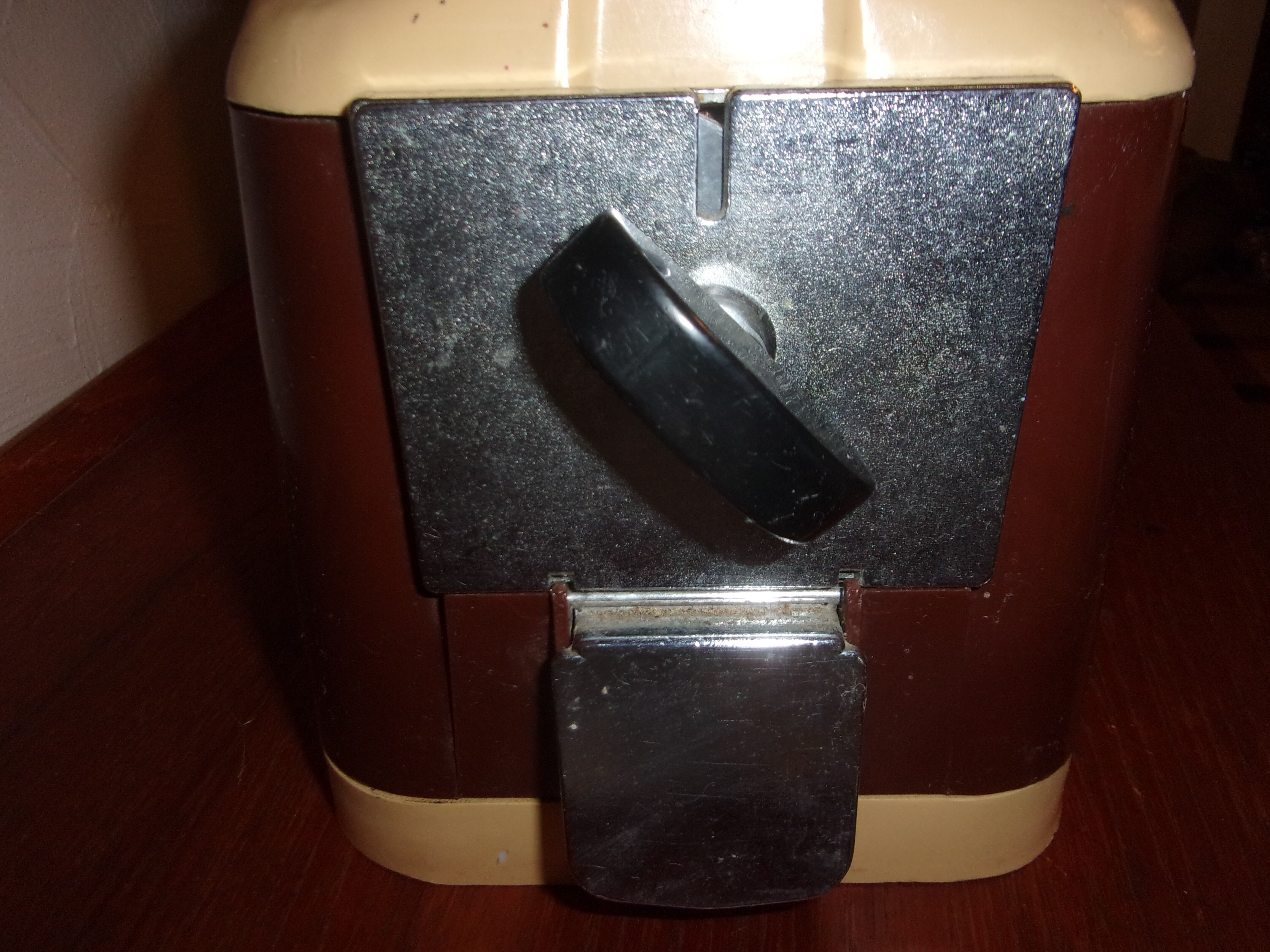 Bistro peanut dispenser 1960