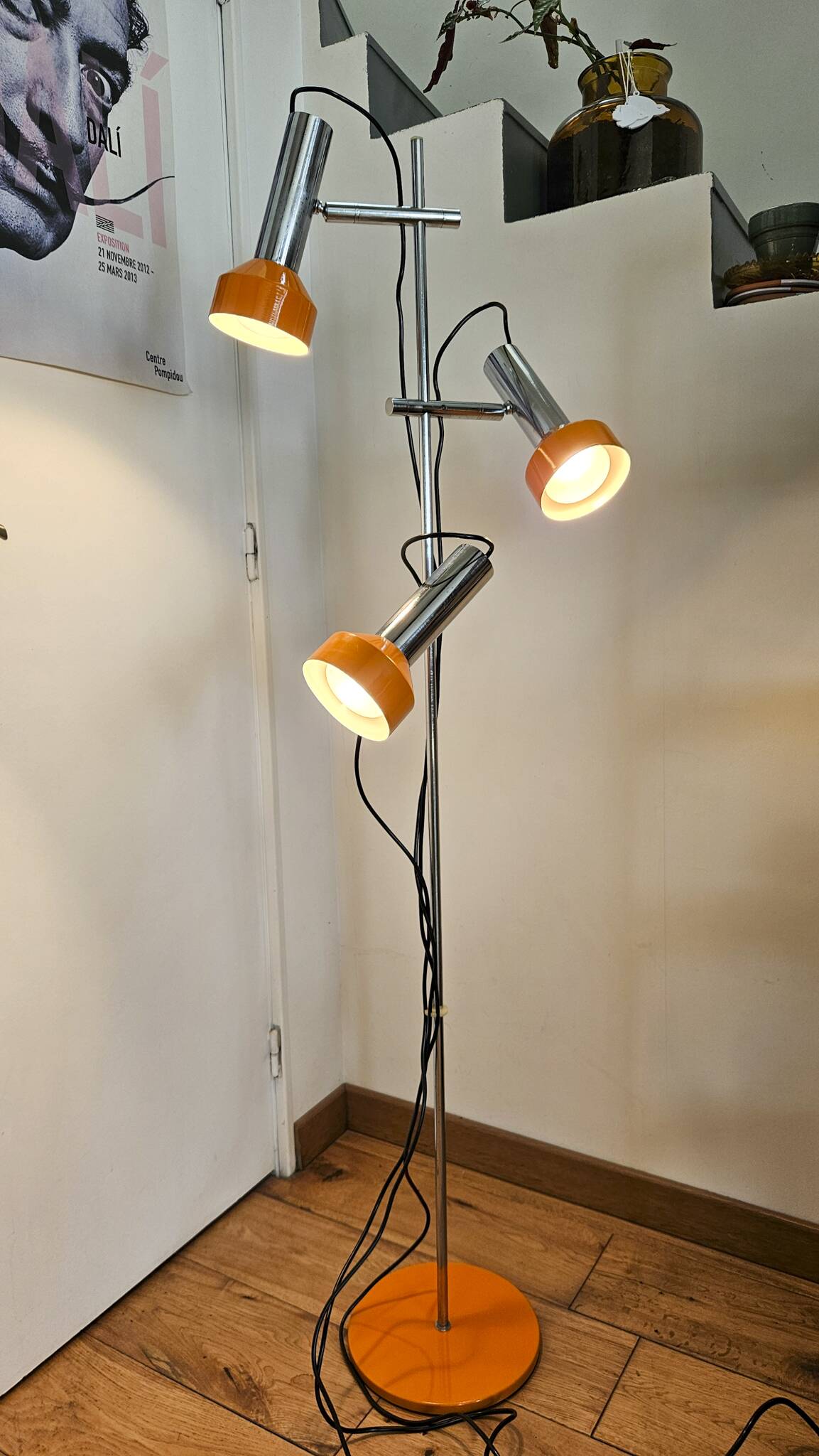 Vintage 1970s floor lamp with 3 spots, chrome and orange.