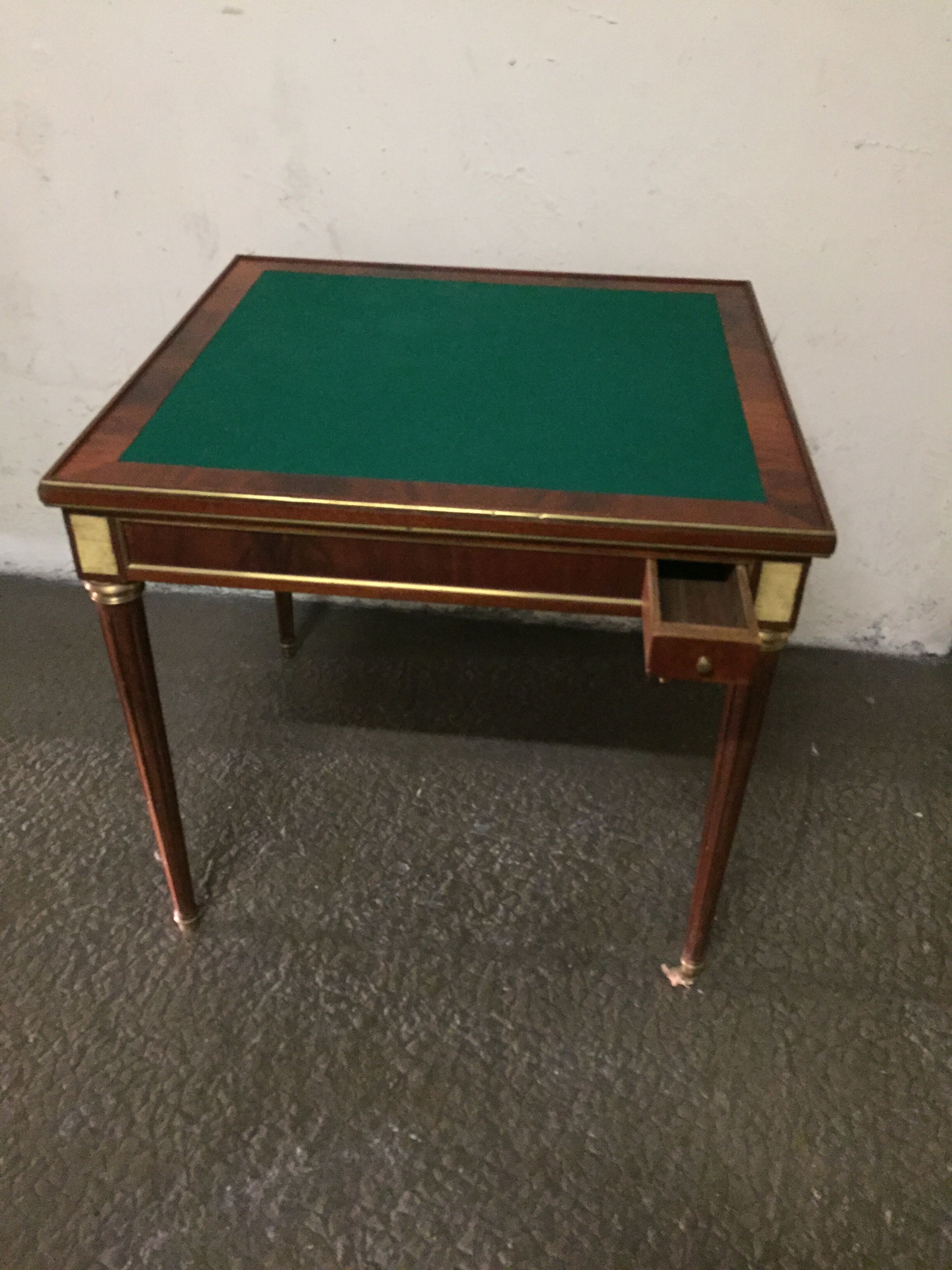 Table for game Louis XVl