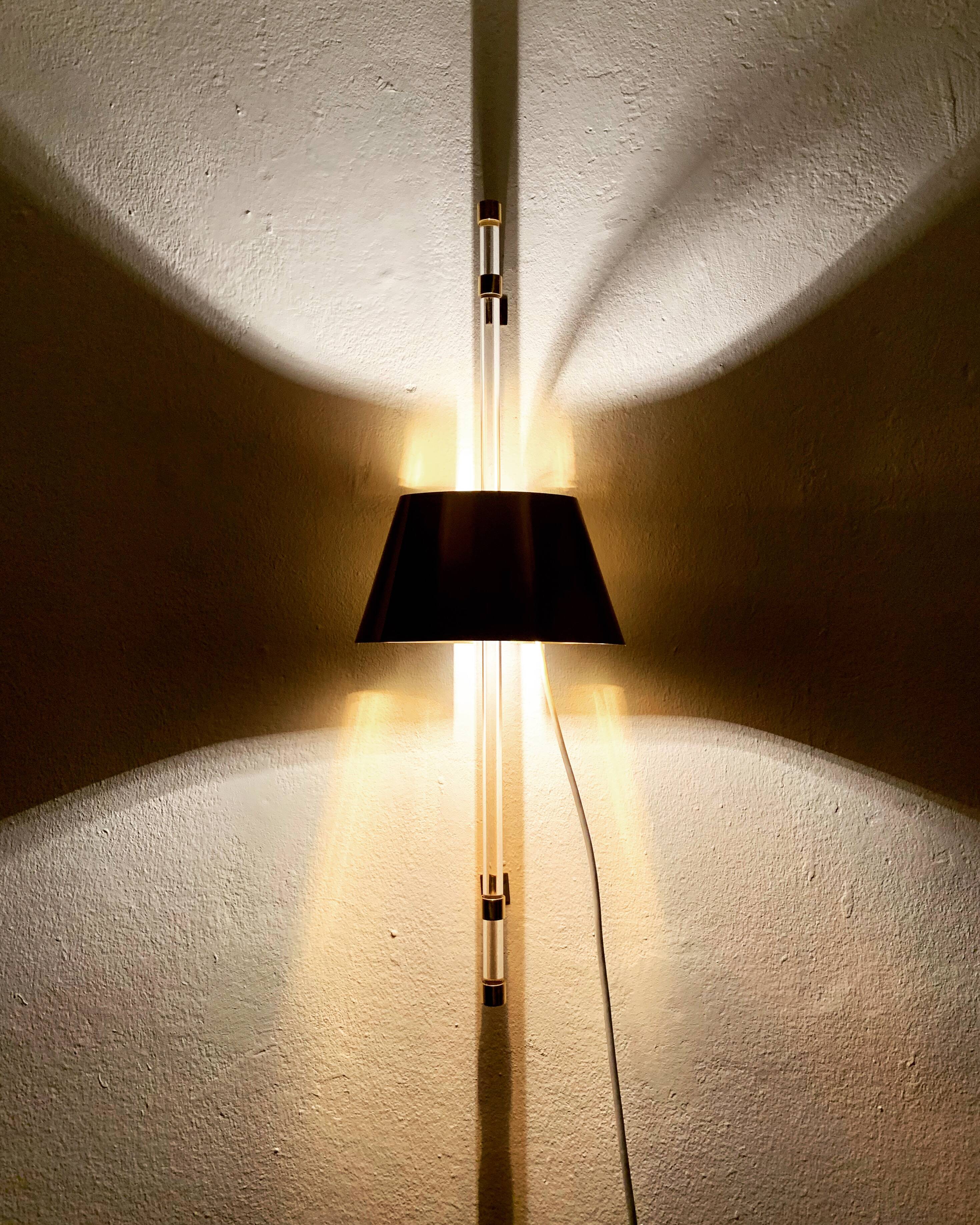 Applique murale en laiton et acrylique