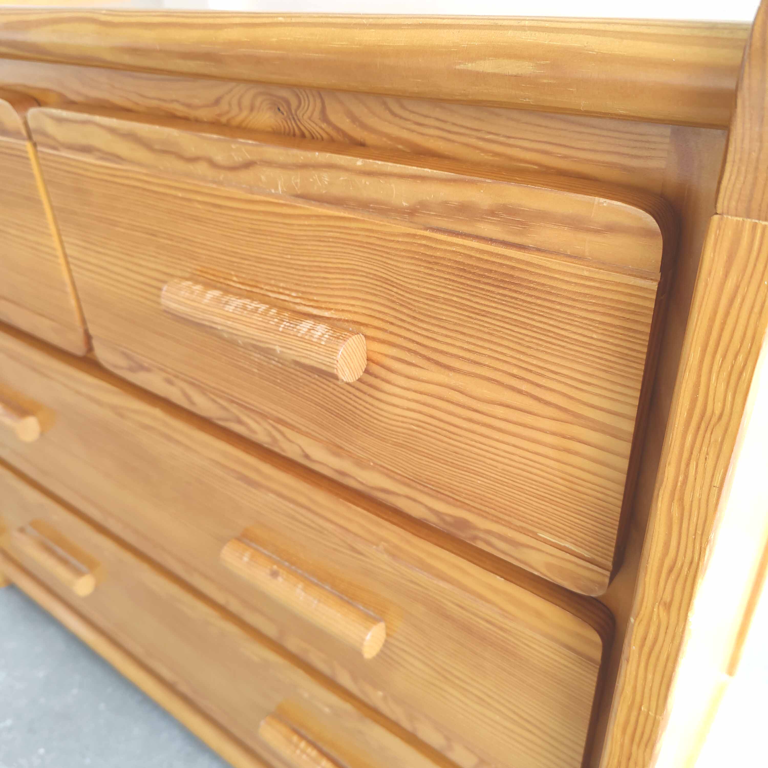 Vintage pine chest of drawers
