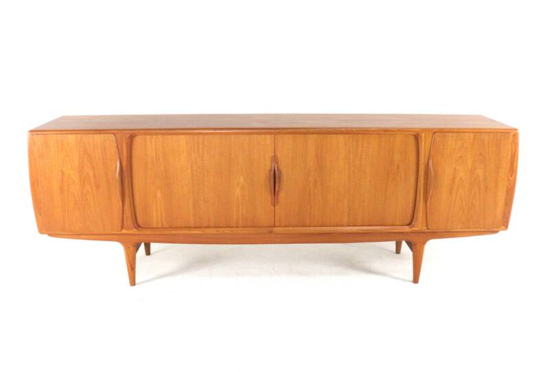 Johannes Andersen for Uldum sideboard model 19 - danish design - mid mod