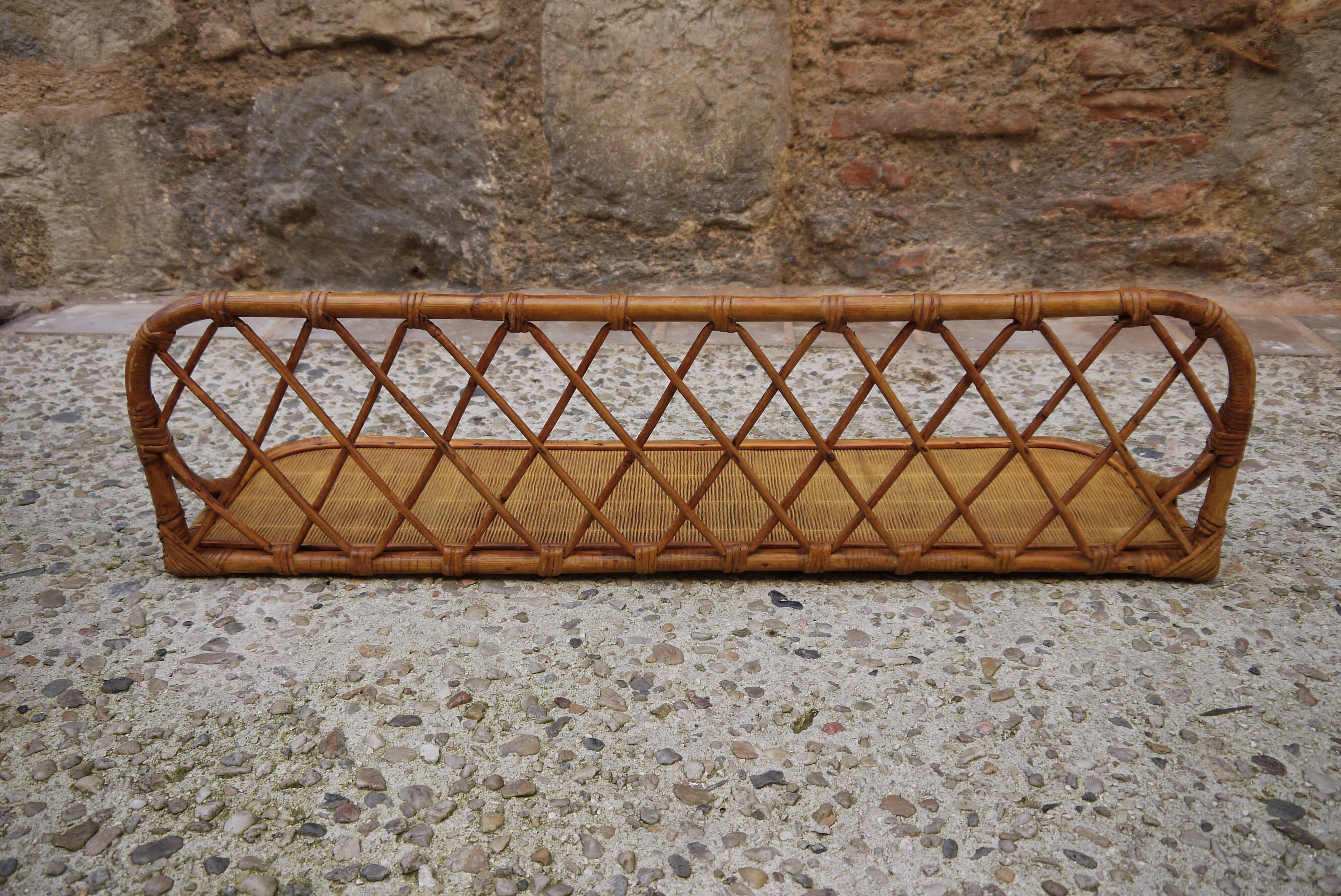 Rattan wall mount