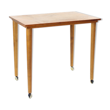 Table basse sur roues en teck, Tchécoslovaquie Années 1970
