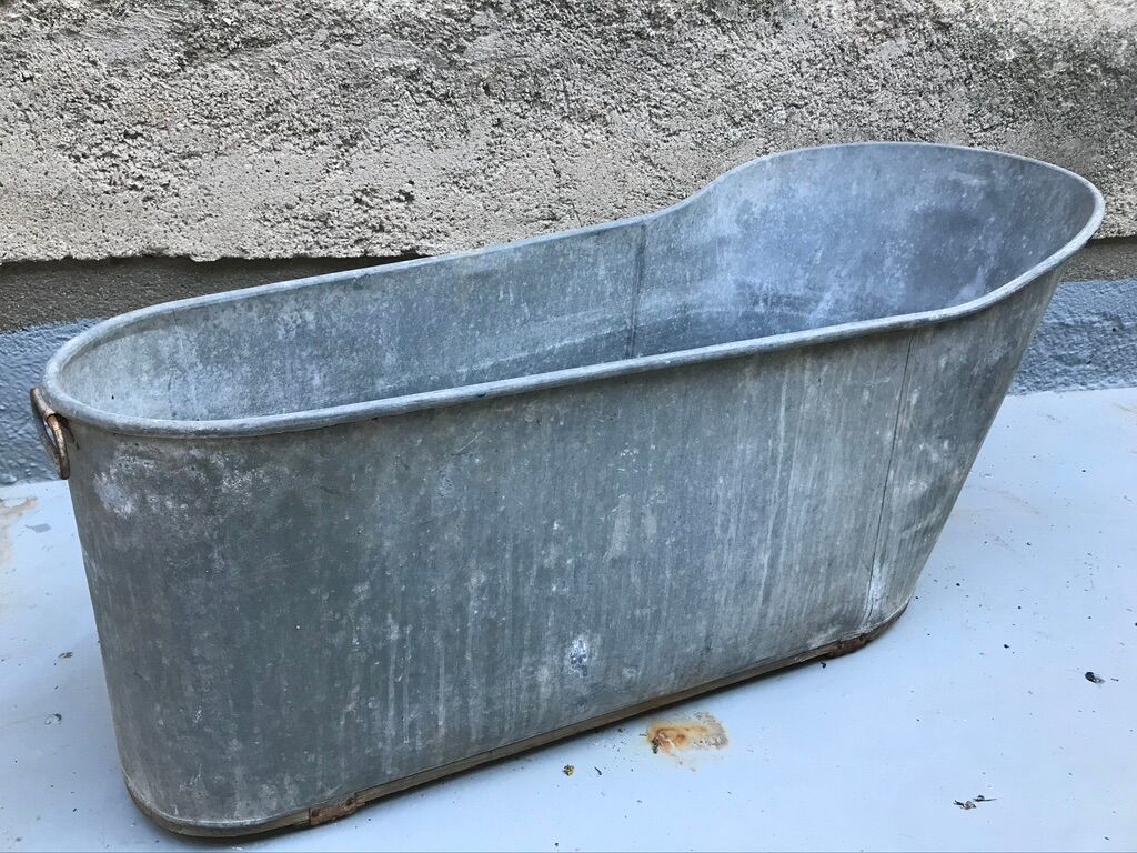 Zinc bathtub early XX